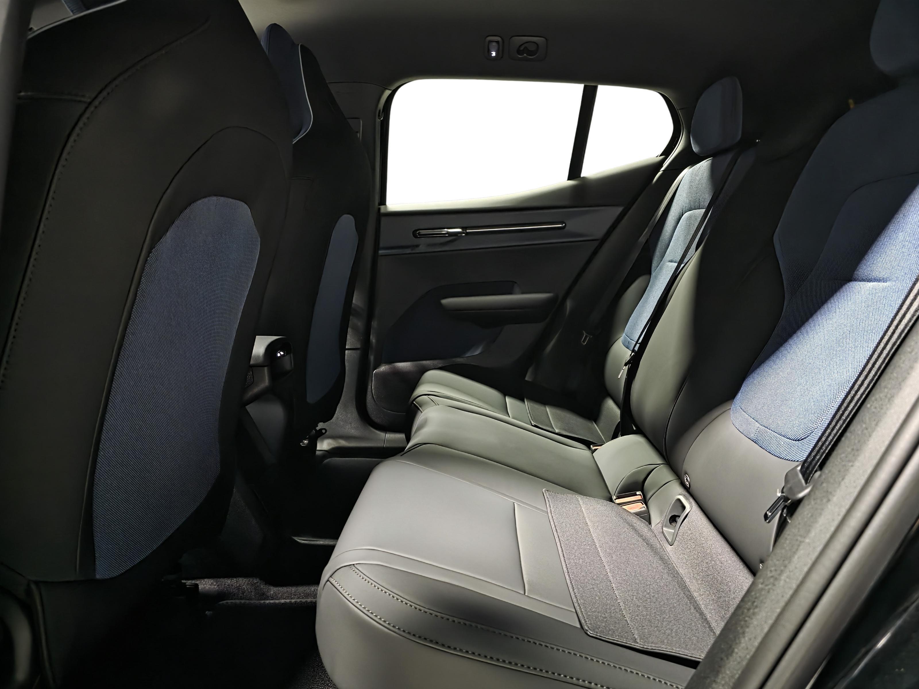 Volvo EX30 9
