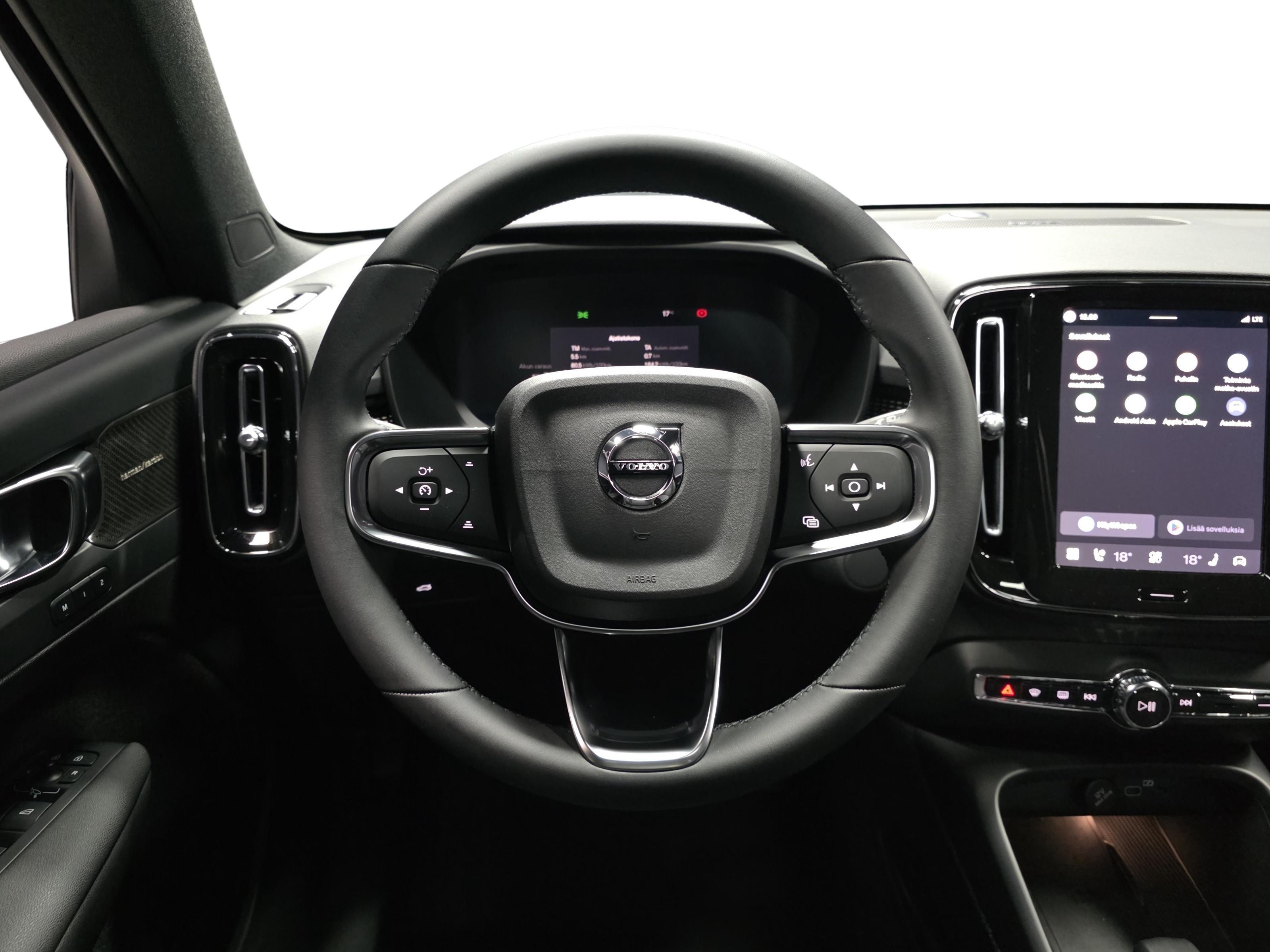 Volvo EX40 10