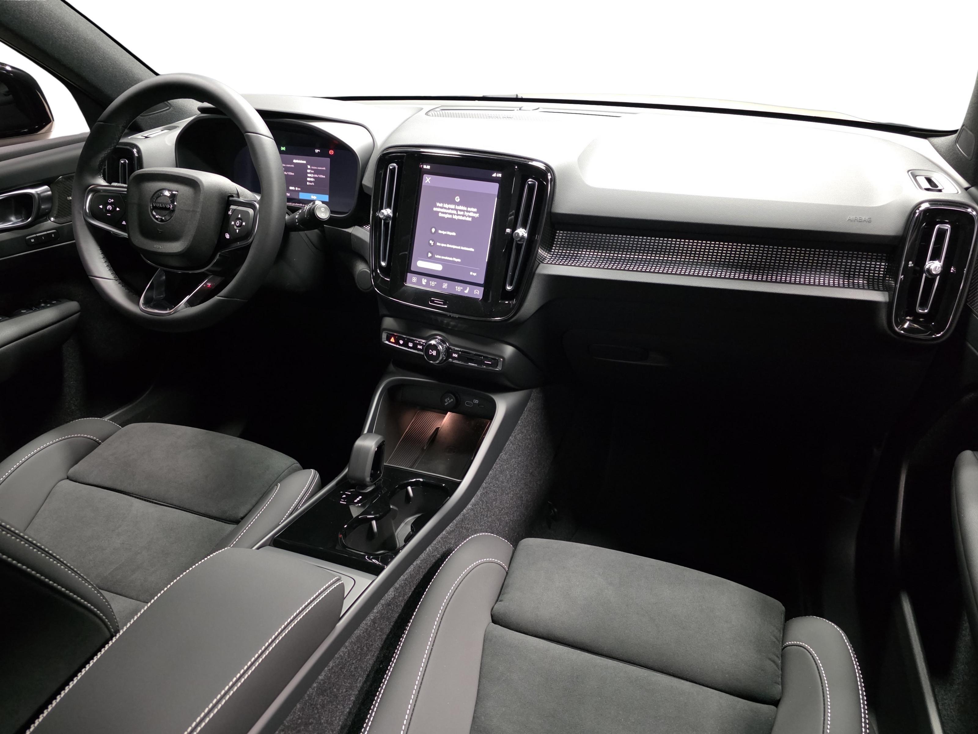 Volvo EX40 17