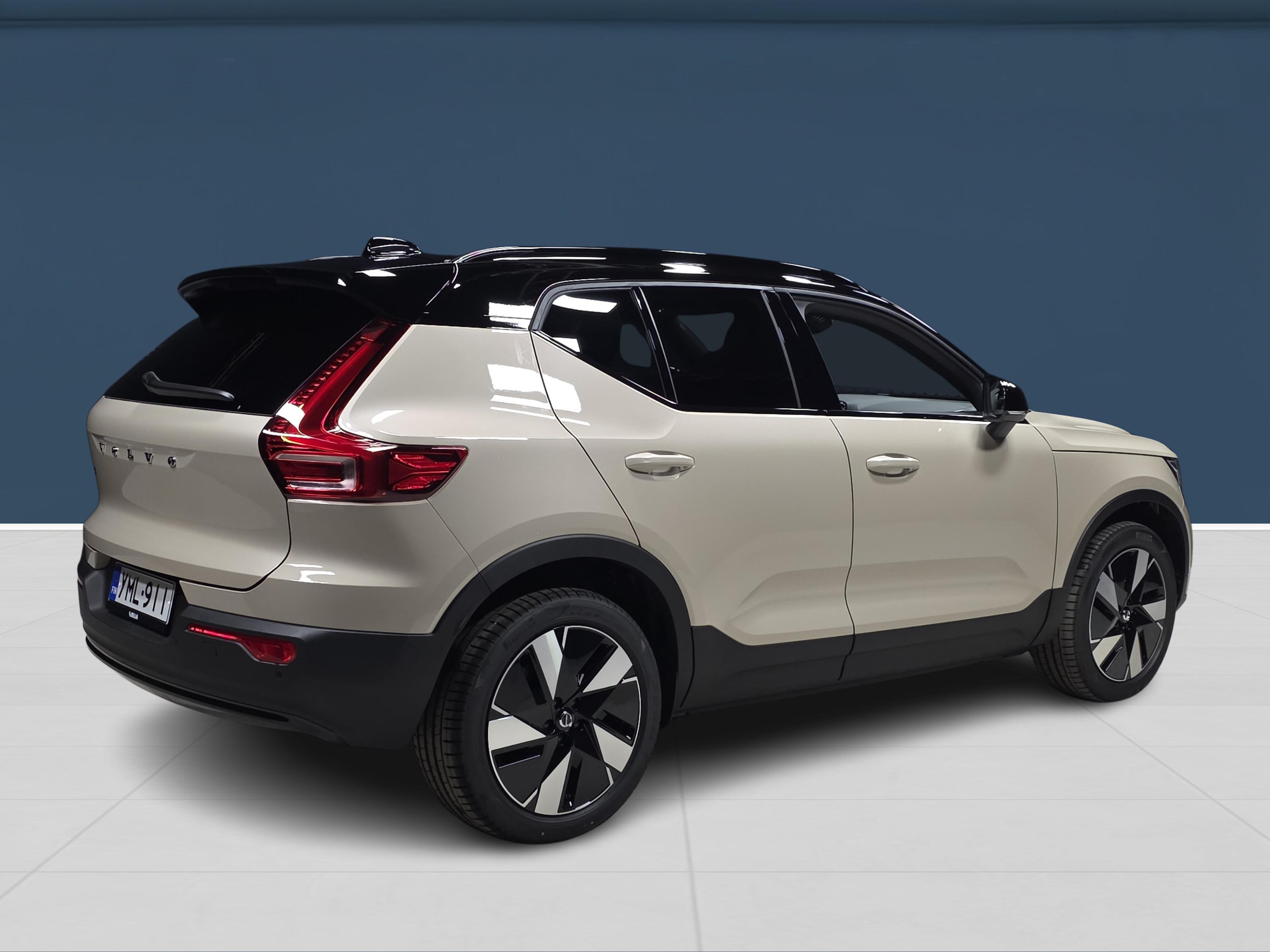 Volvo EX40 4