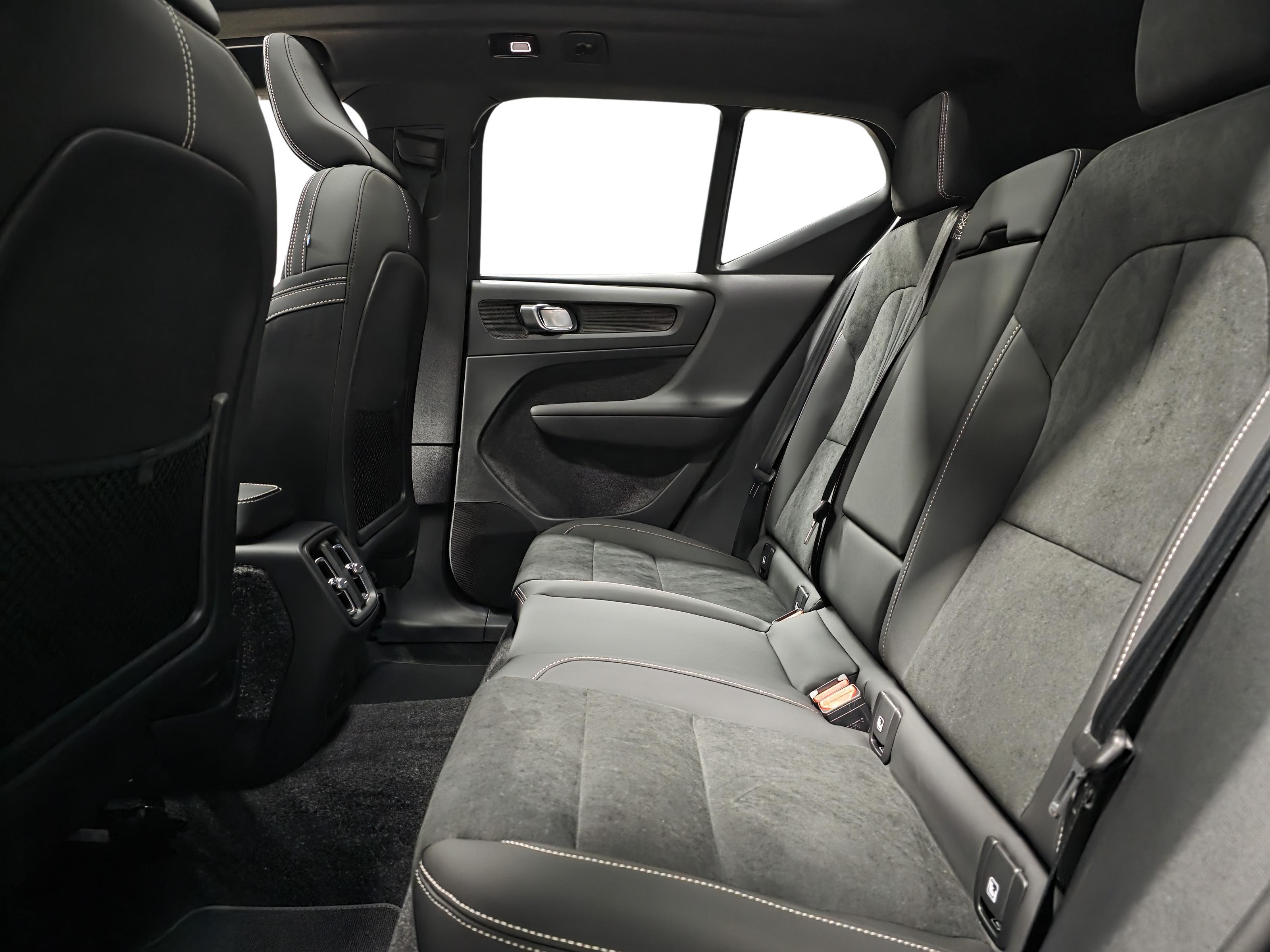 Volvo EX40 9