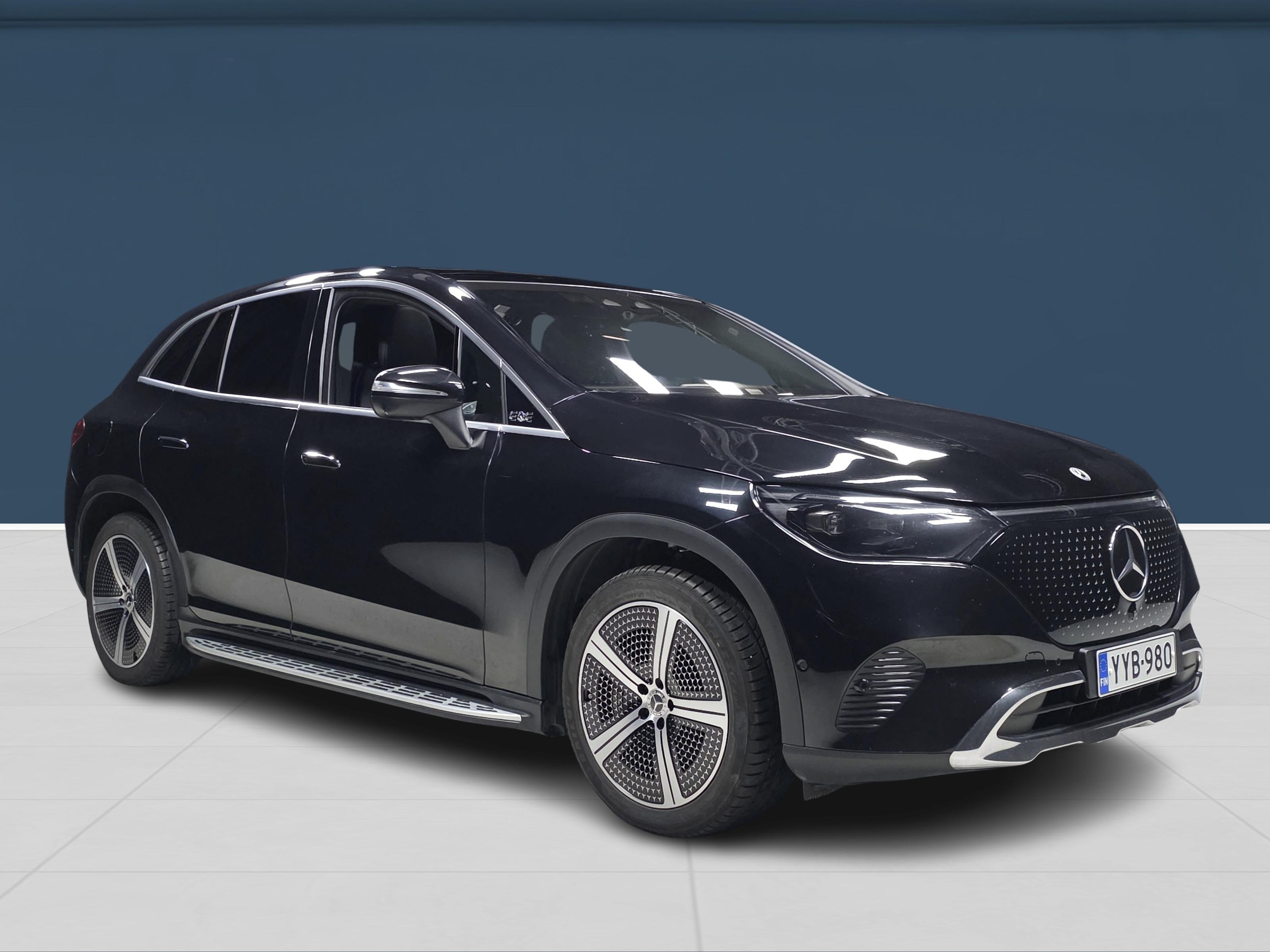 Mercedes-Benz EQE SUV 3