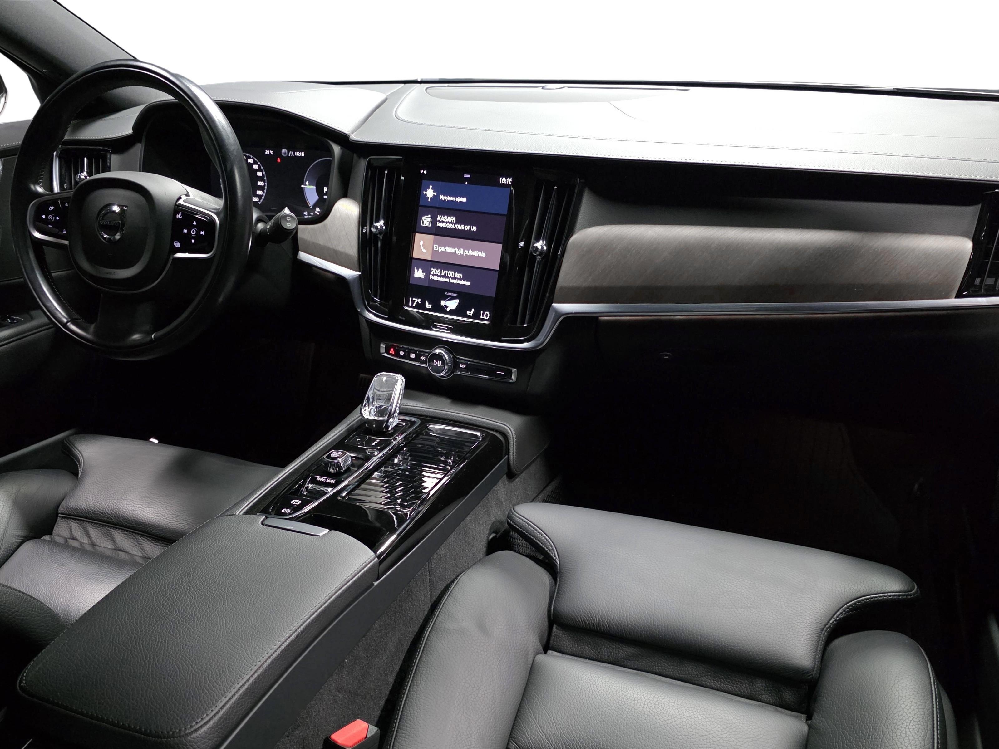 Volvo V90 17