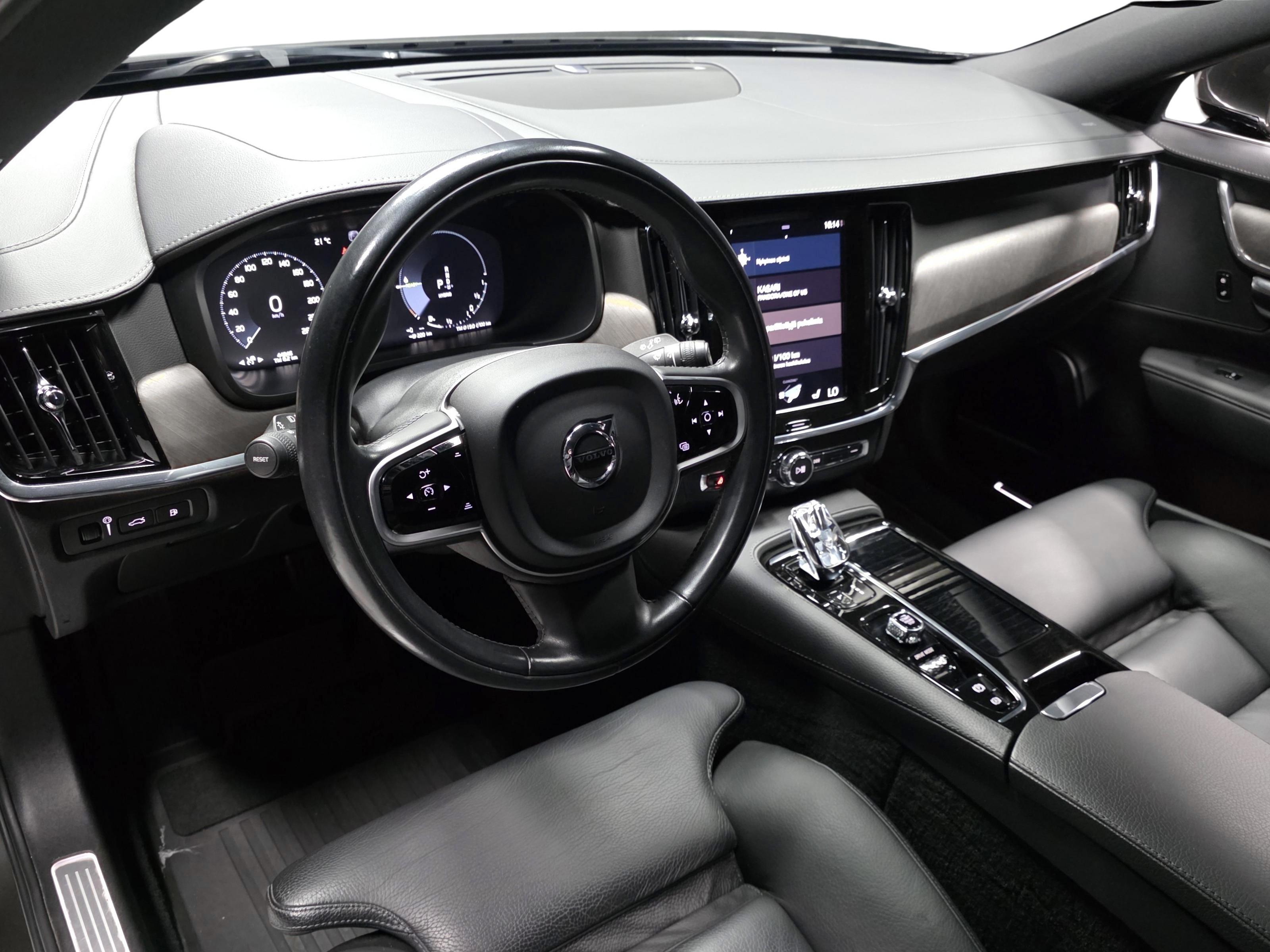 Volvo V90 8
