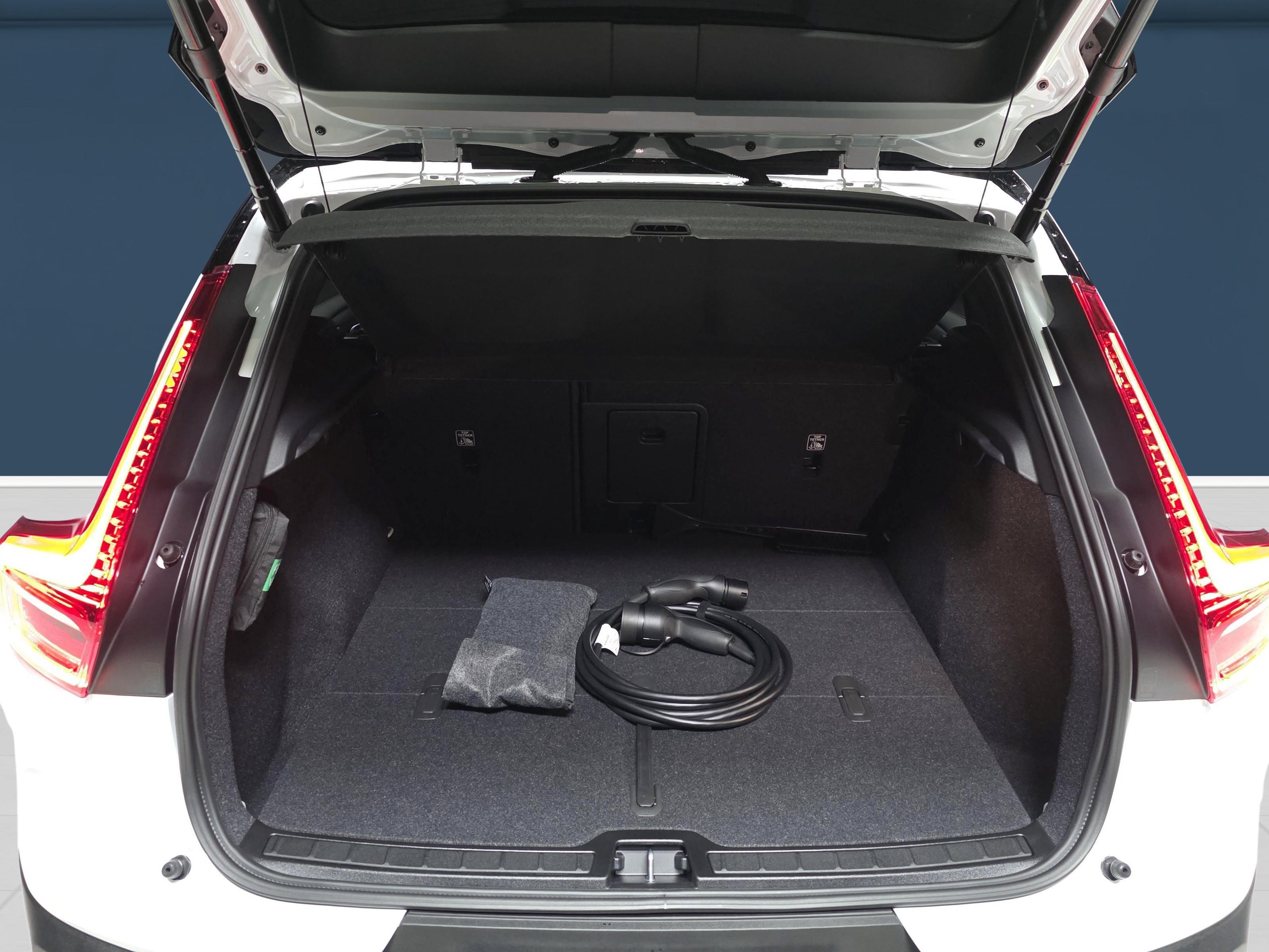 Volvo EX40 11