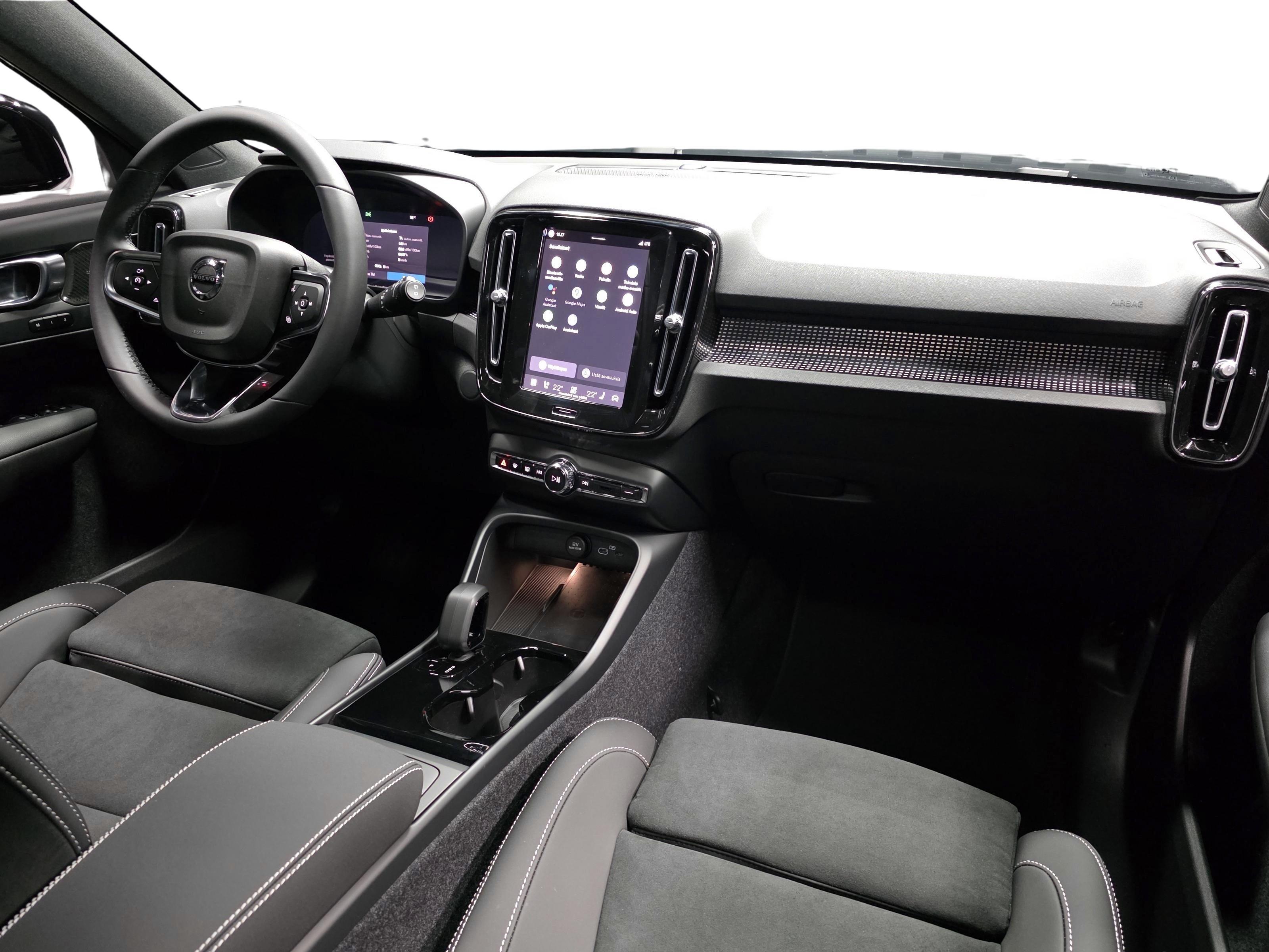 Volvo EX40 16