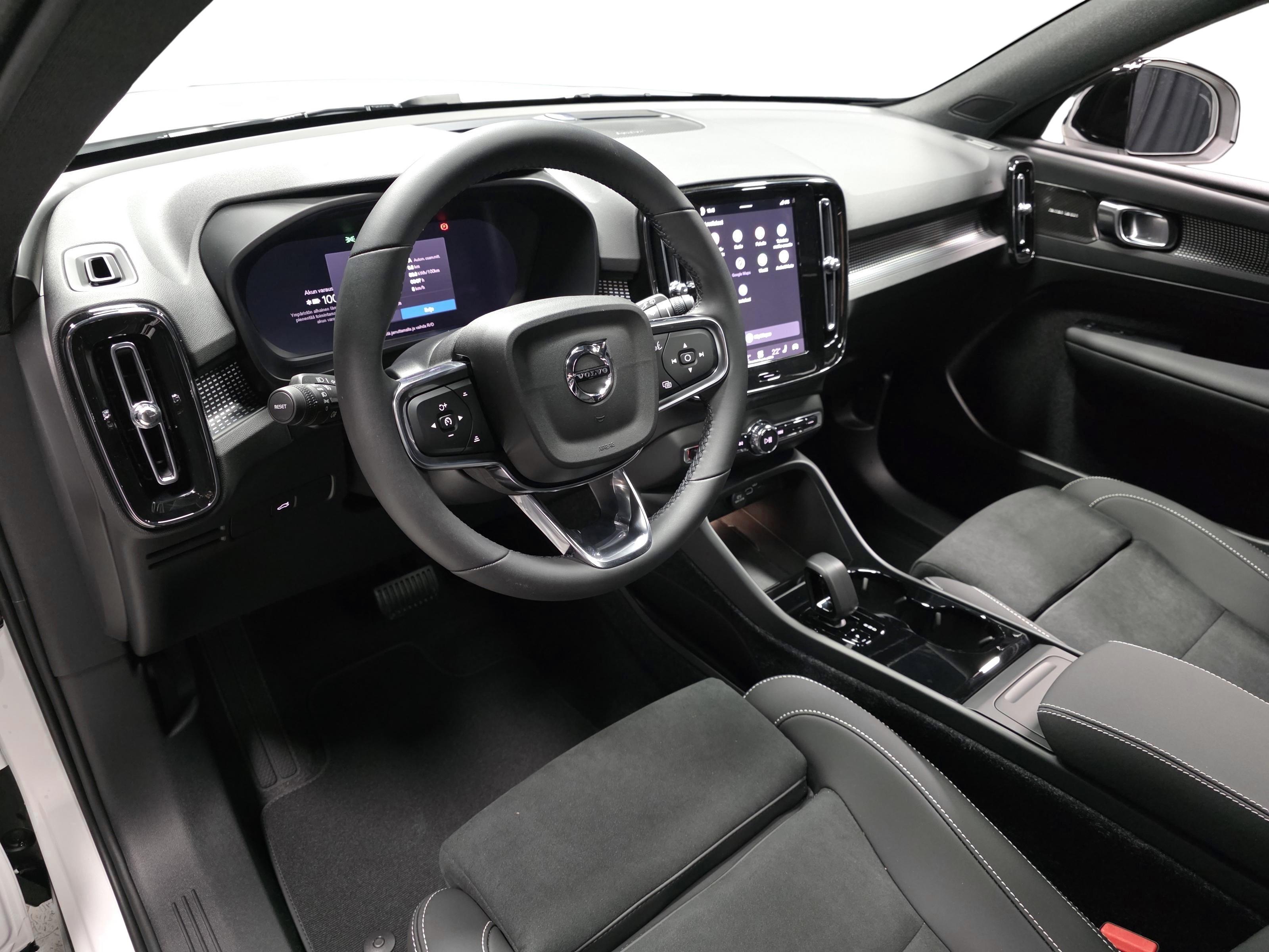 Volvo EX40 8