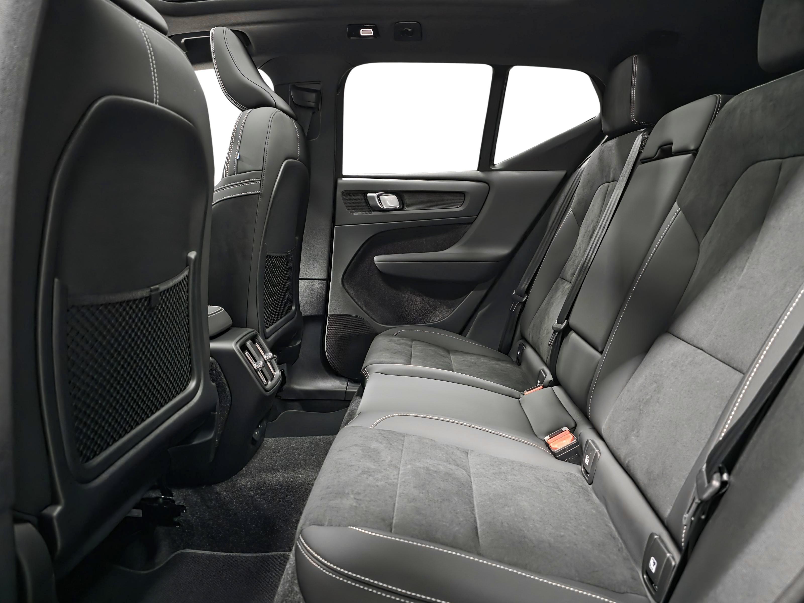 Volvo EX40 9