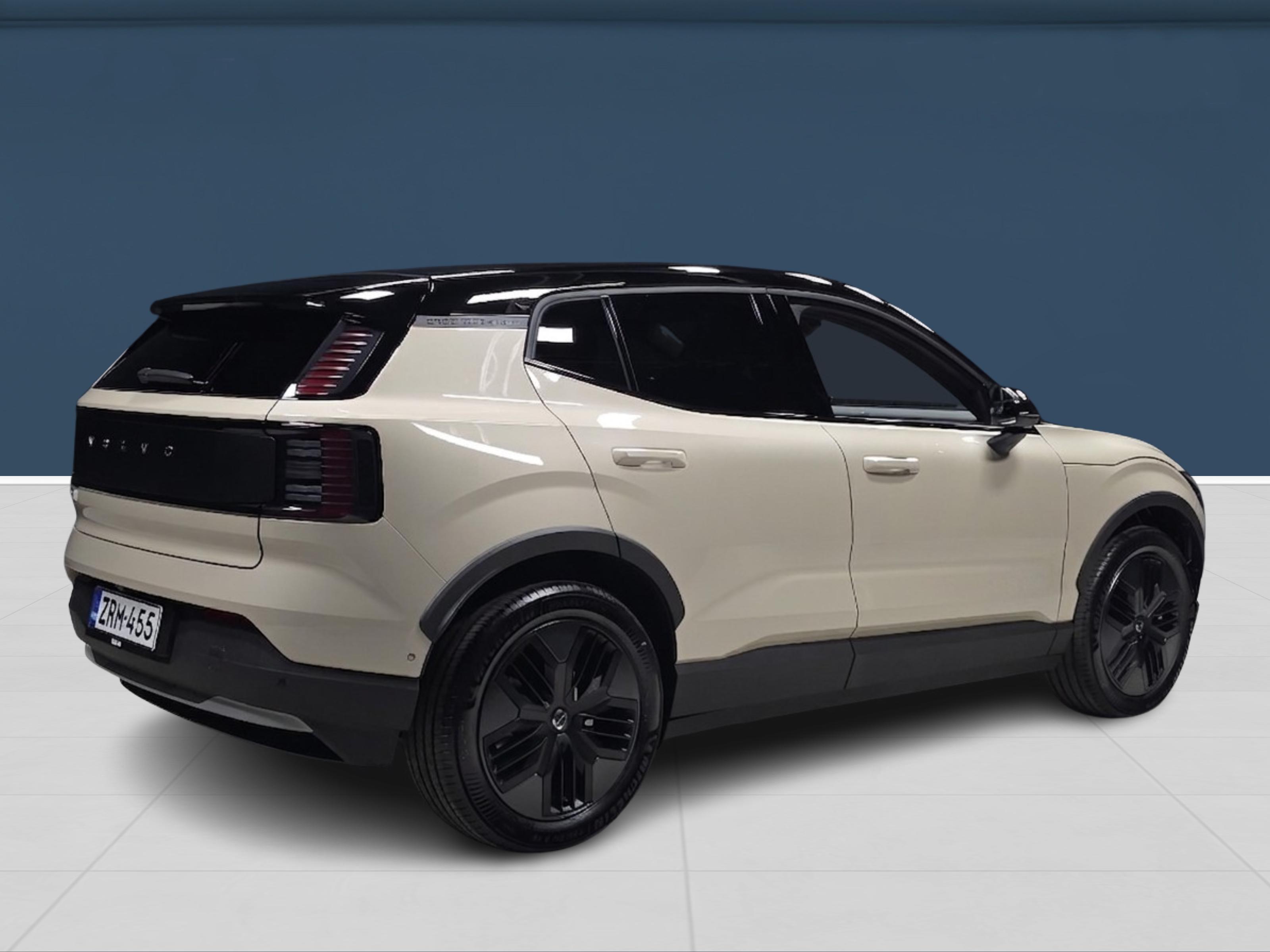 Volvo EX30 Cross Country 4