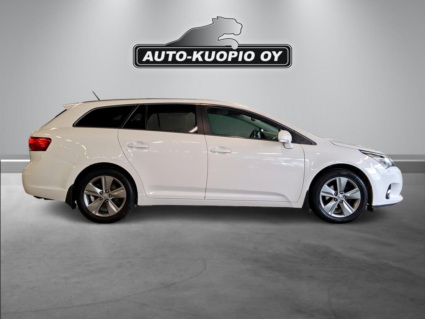 TOYOTA Avensis 2015