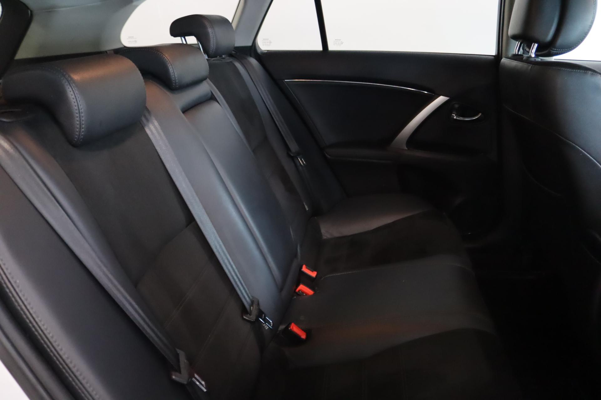 TOYOTA Avensis 2015