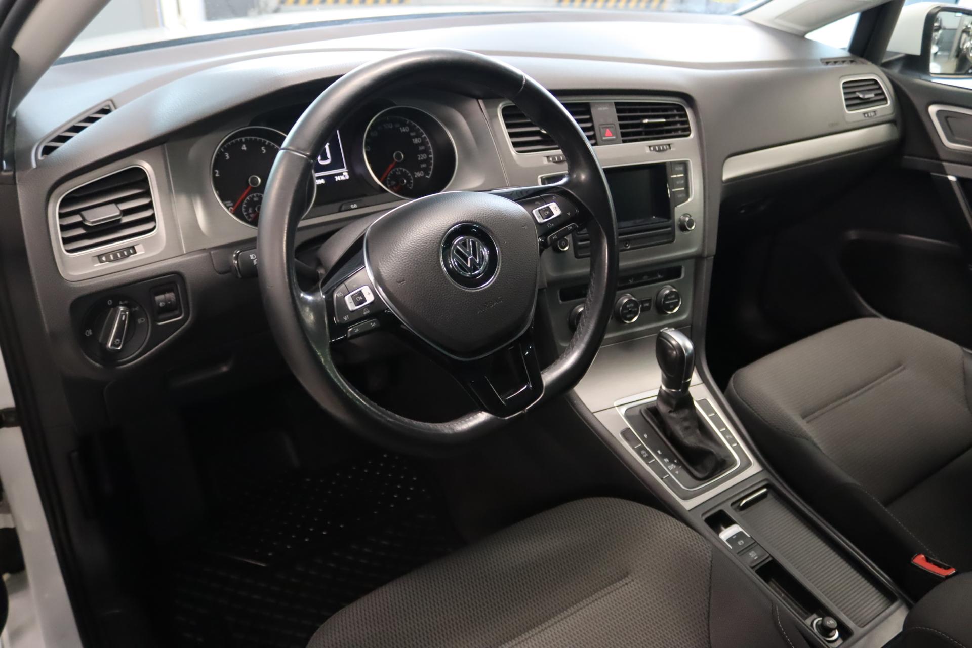 VOLKSWAGEN Golf 2016