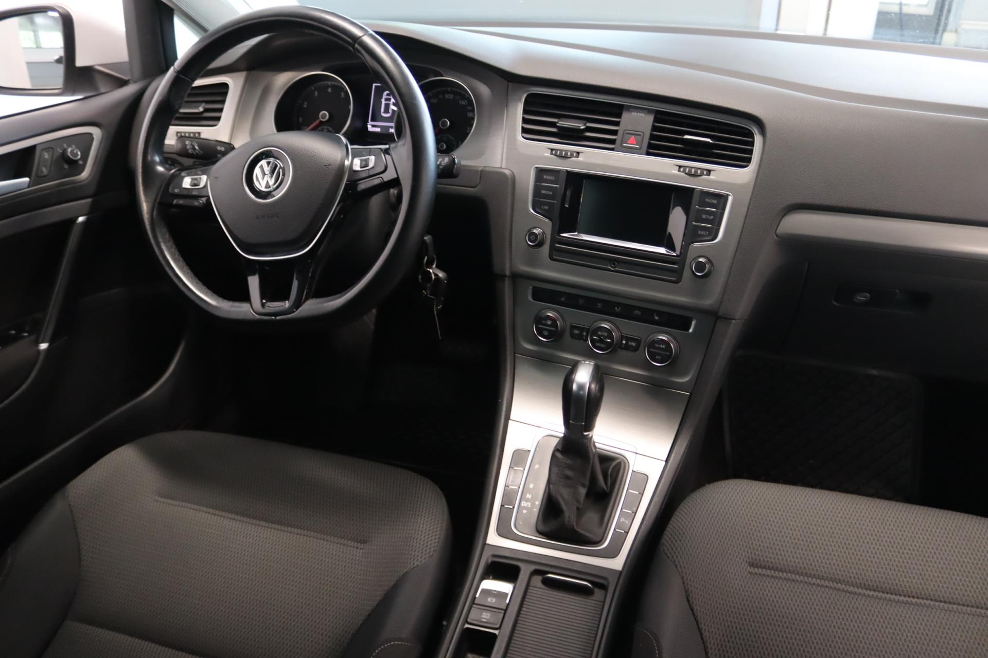 VOLKSWAGEN Golf 2016