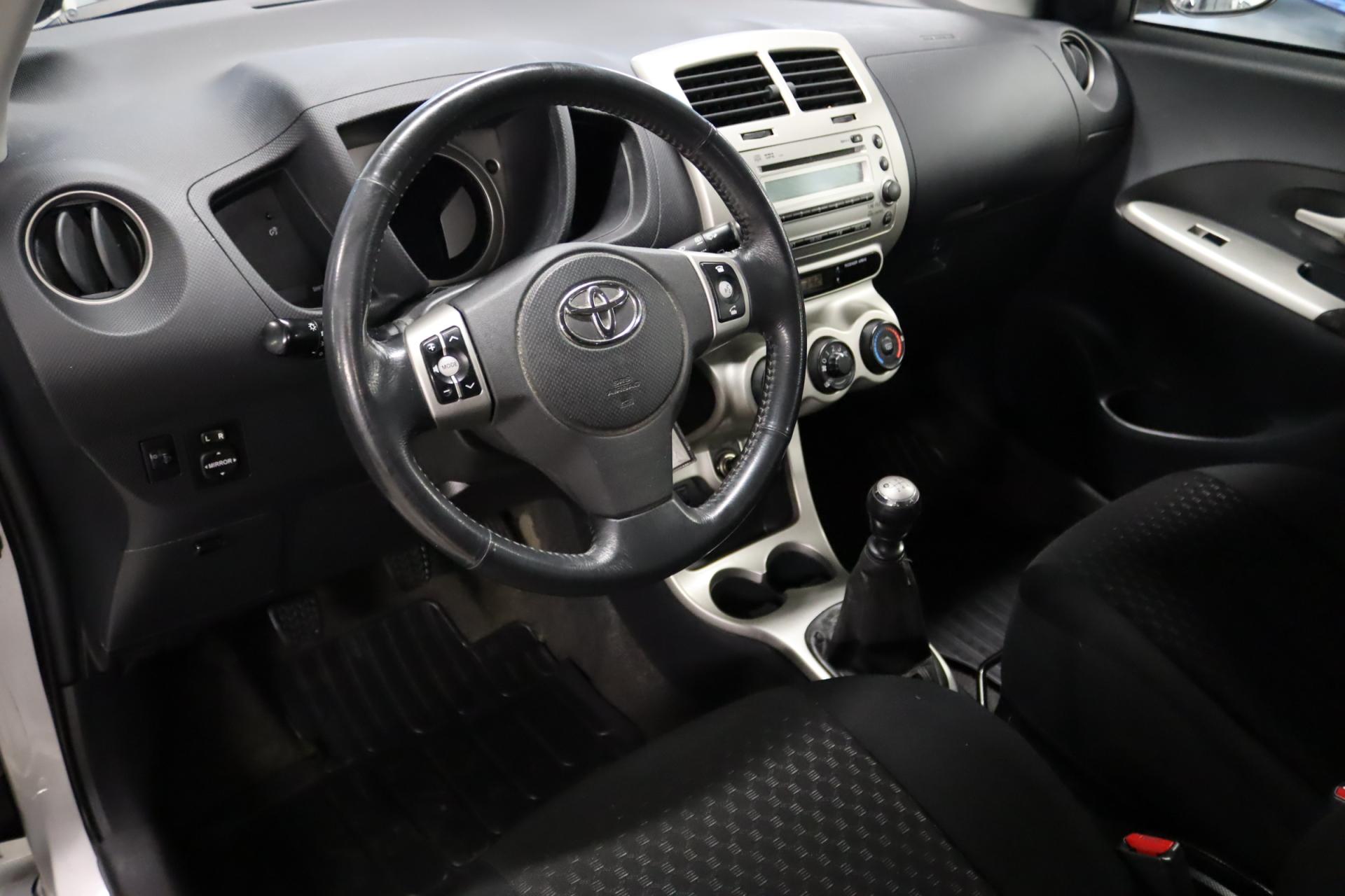 TOYOTA Urban Cruiser 2009