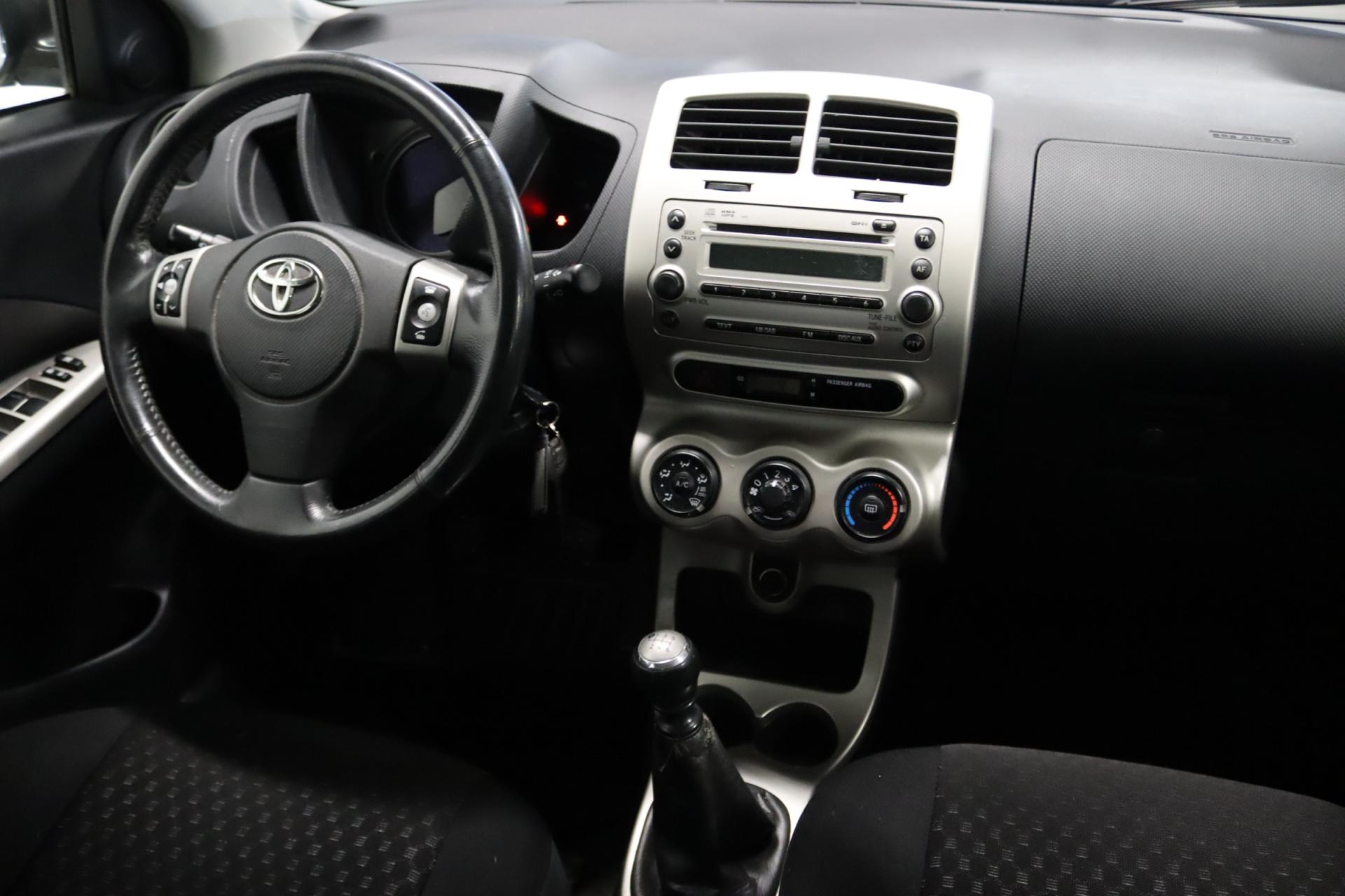 TOYOTA Urban Cruiser 2009