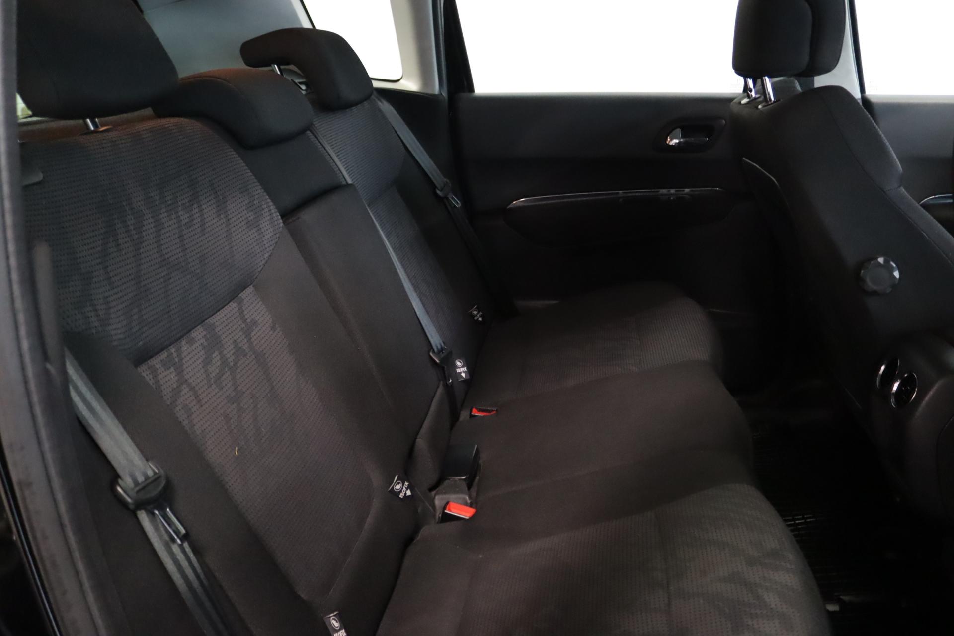 PEUGEOT 3008 2011
