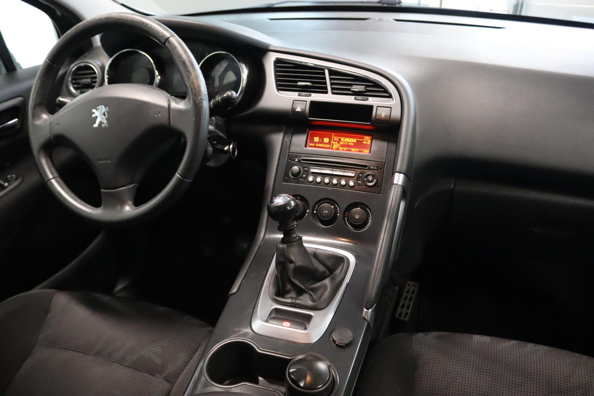 PEUGEOT 3008 2011