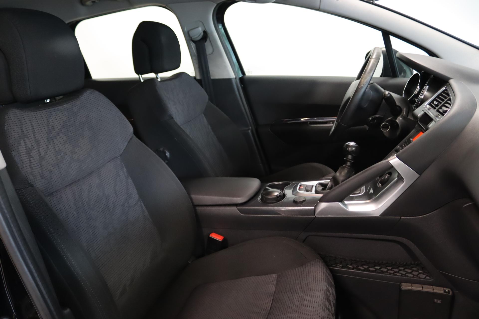 PEUGEOT 3008 2011