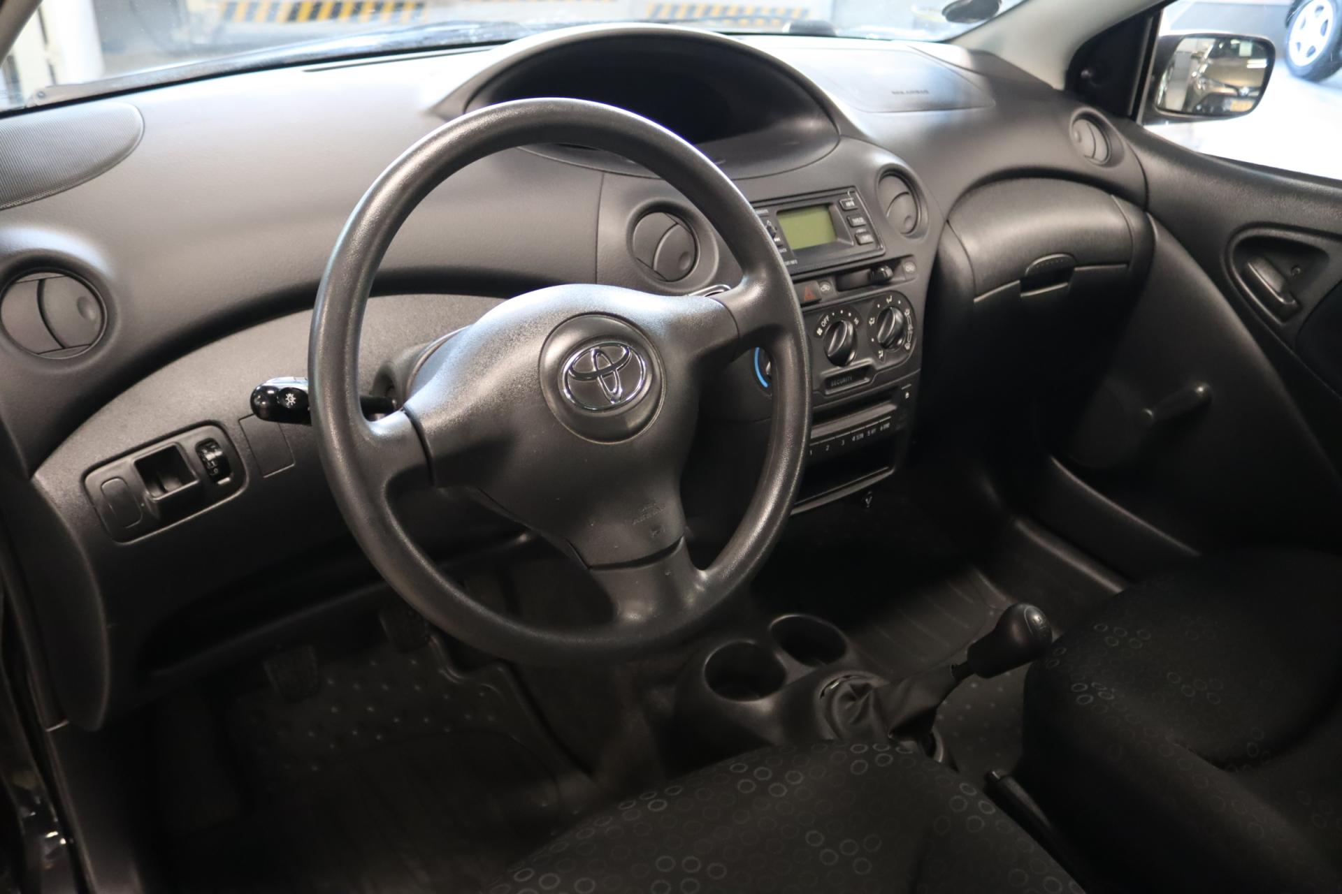 TOYOTA Yaris 2005