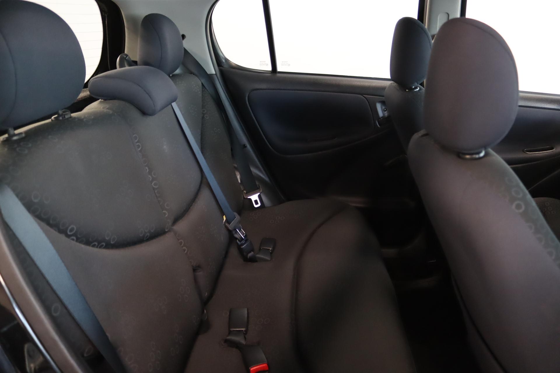 TOYOTA Yaris 2005
