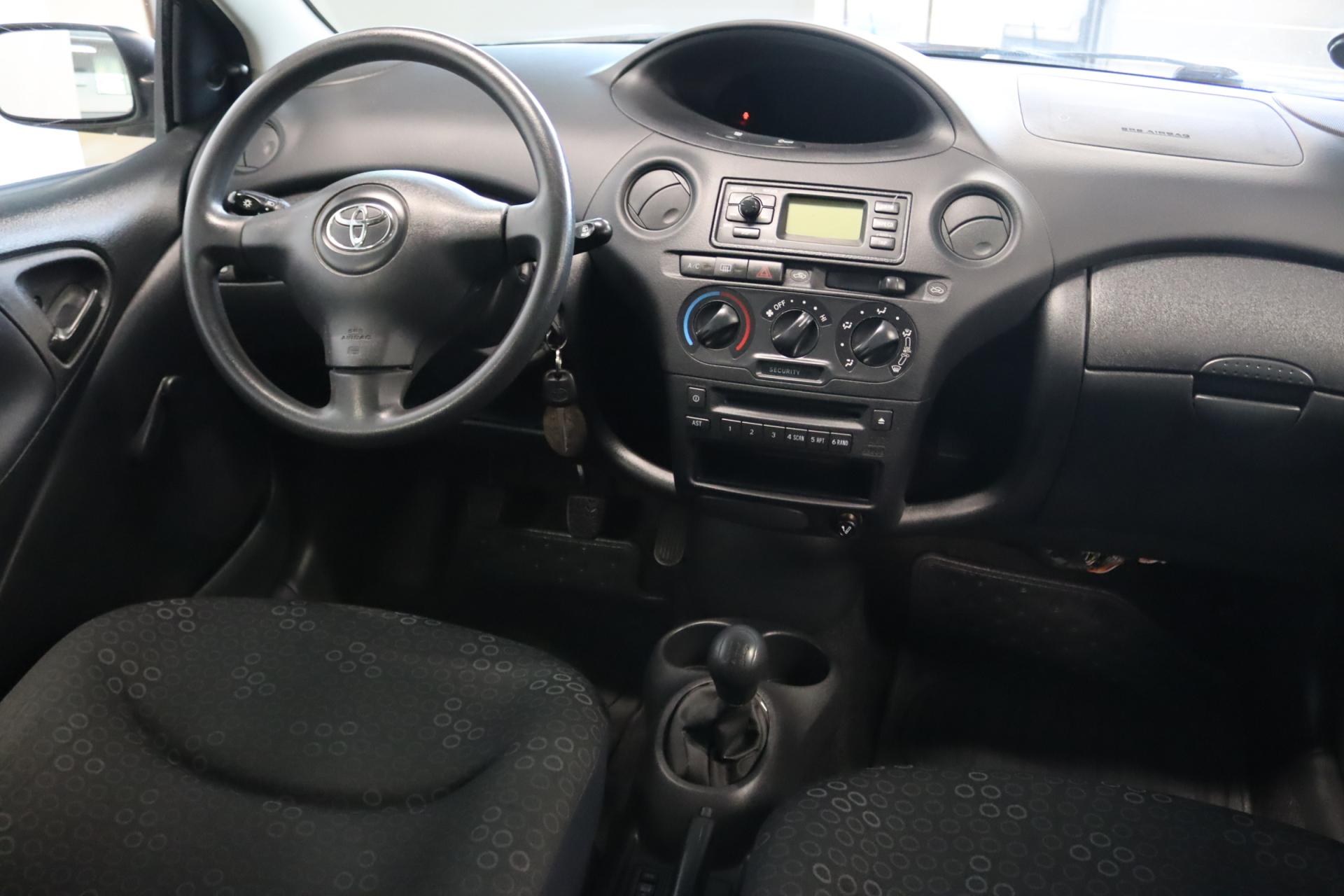TOYOTA Yaris 2005