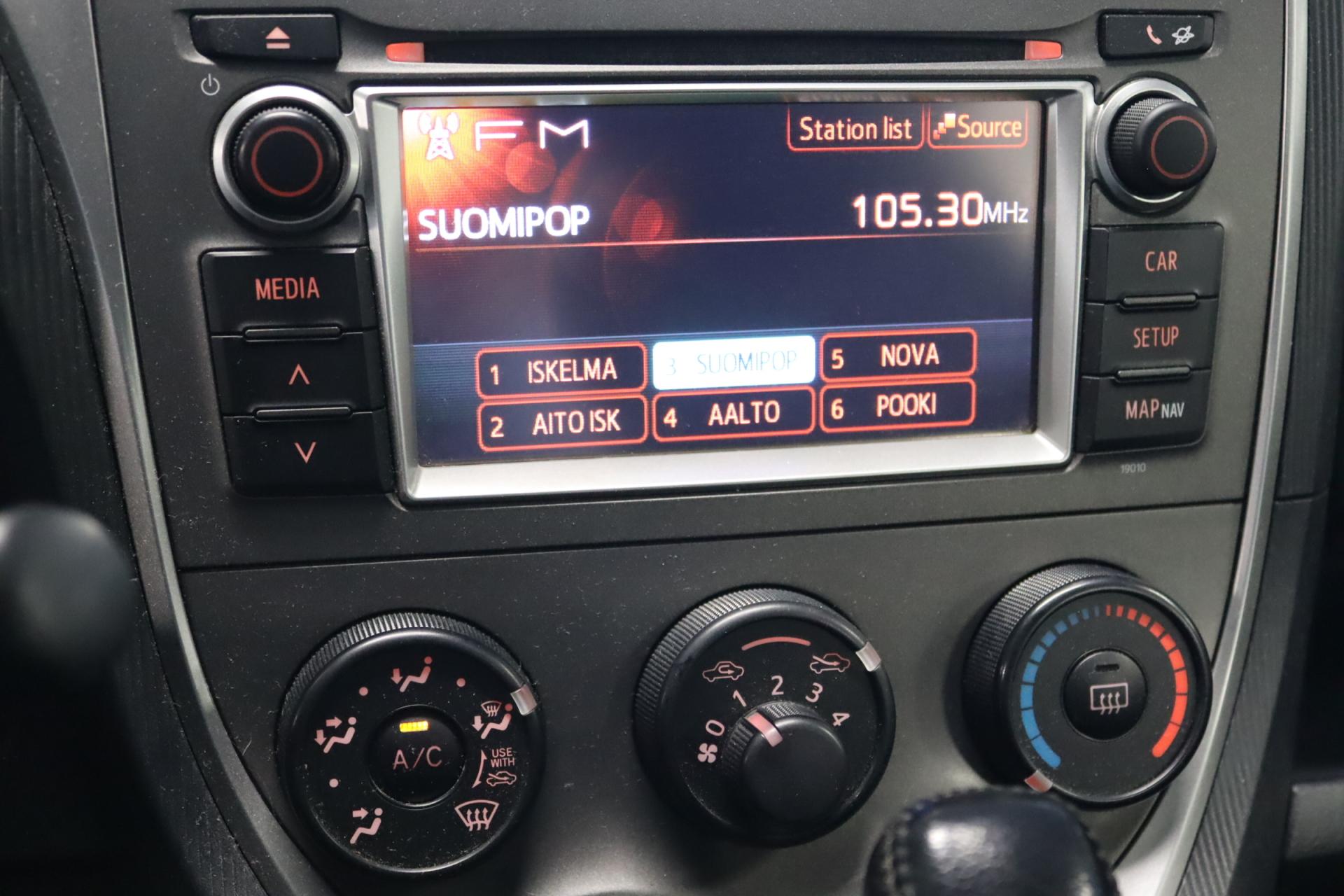 TOYOTA Verso-S 2013