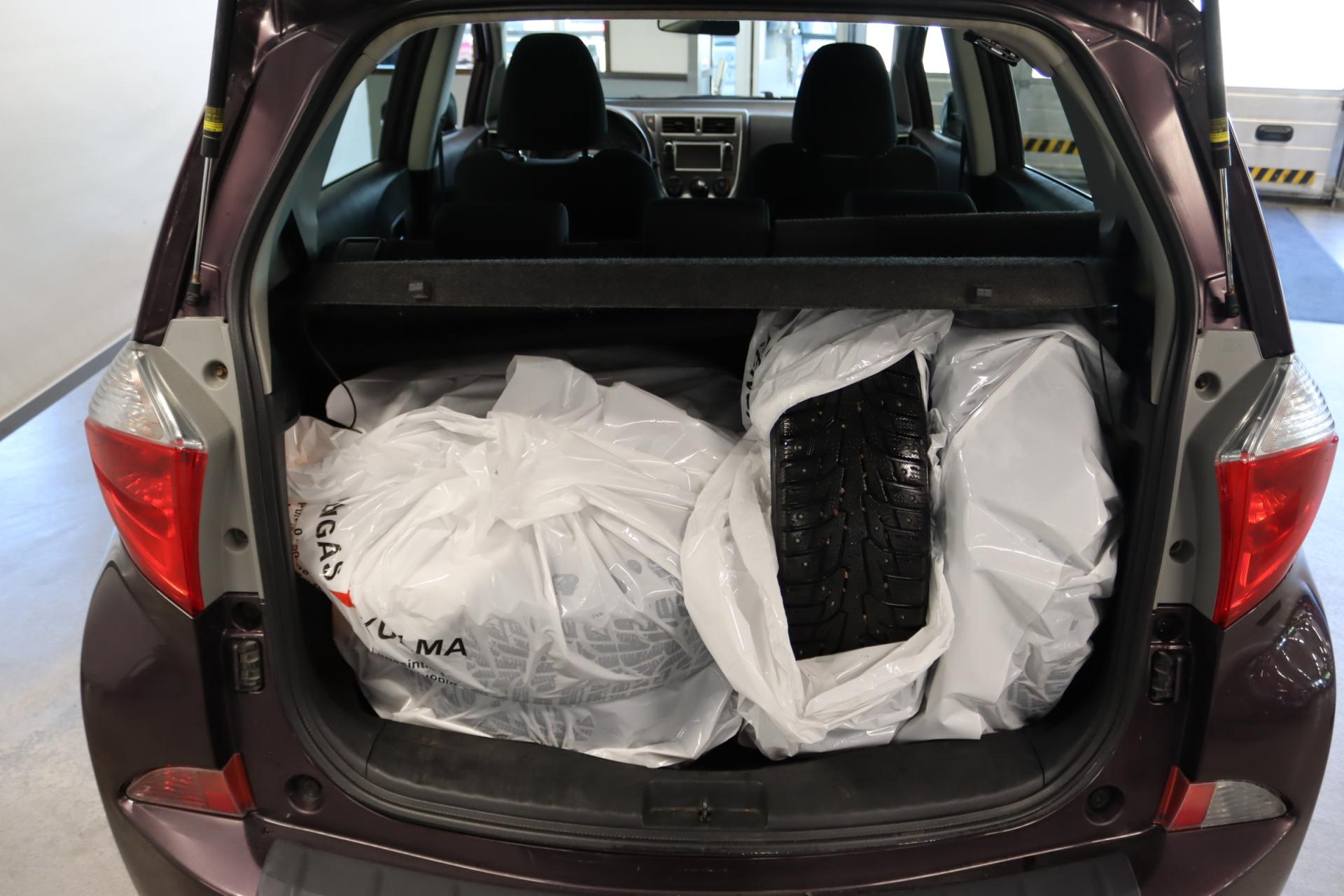 TOYOTA Verso-S 2013