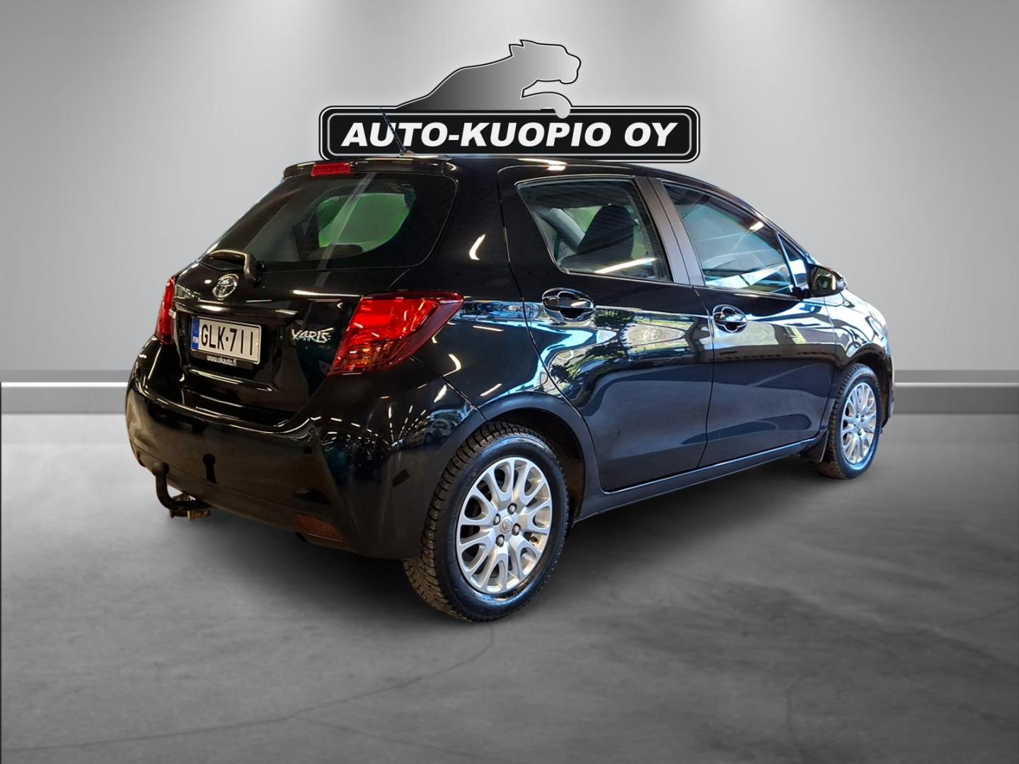 TOYOTA Yaris 2015