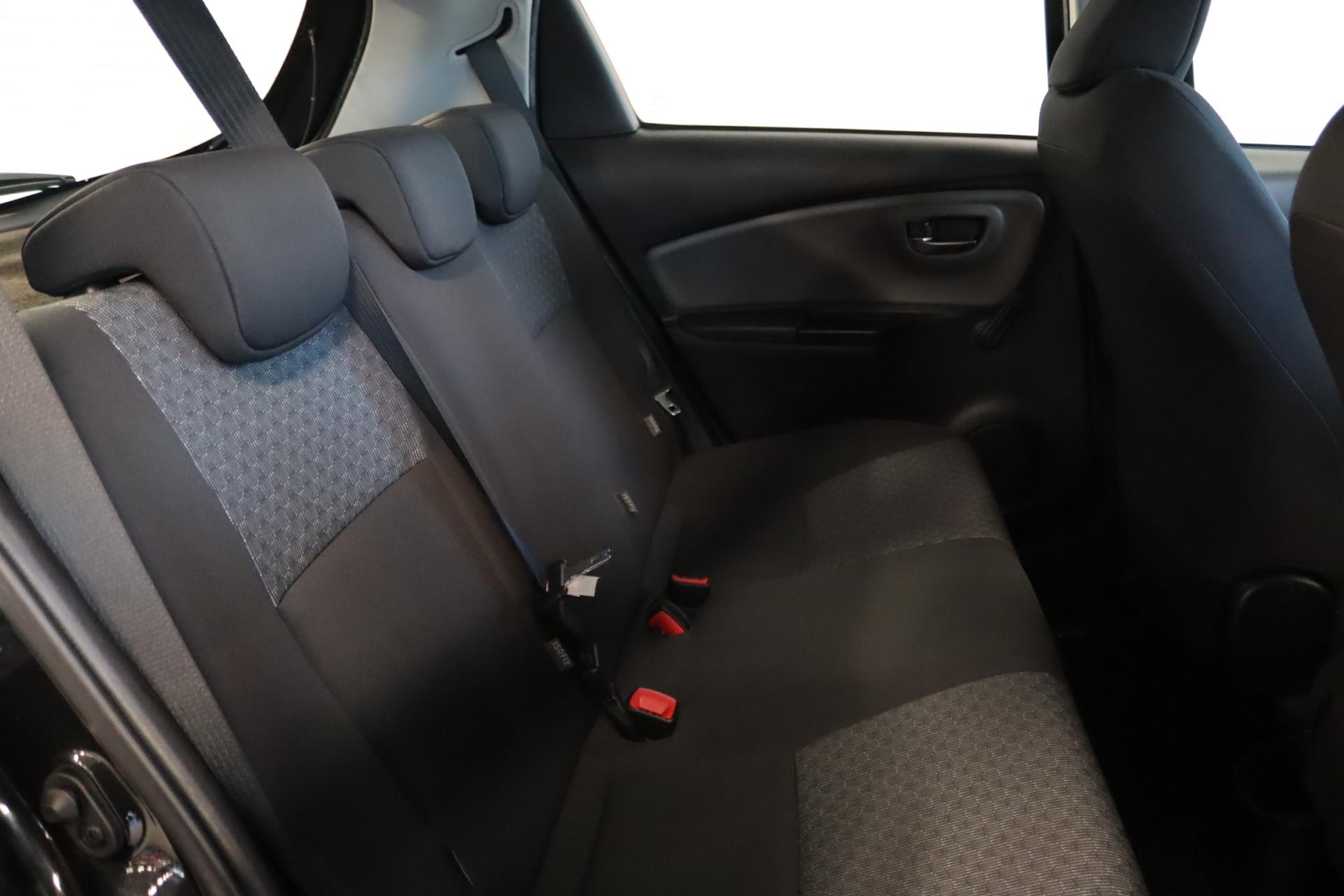 TOYOTA Yaris 2015