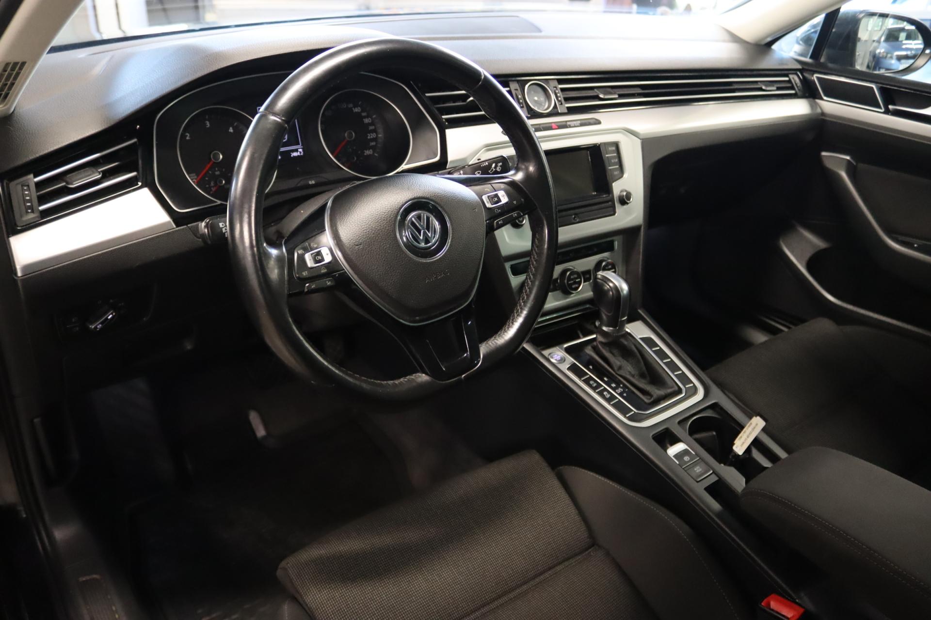 VOLKSWAGEN Passat 2016