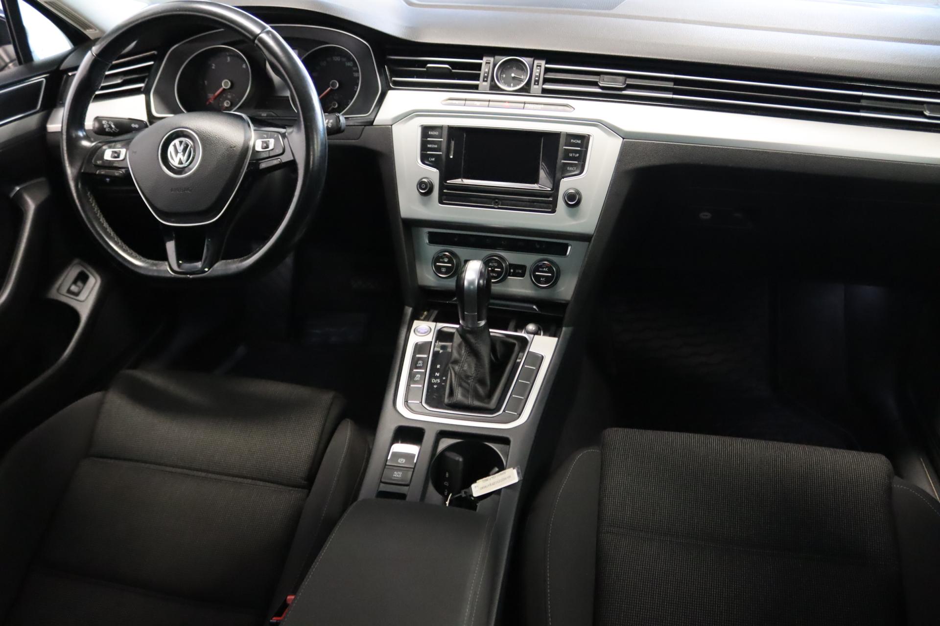 VOLKSWAGEN Passat 2016