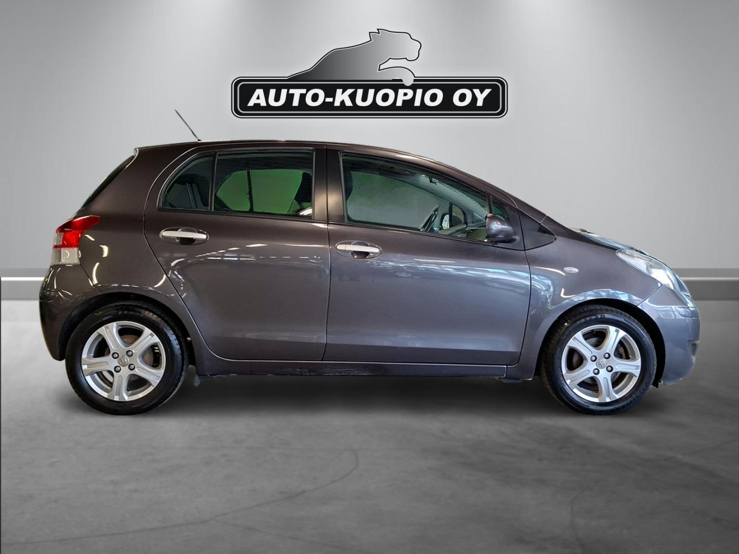 TOYOTA Yaris 2011