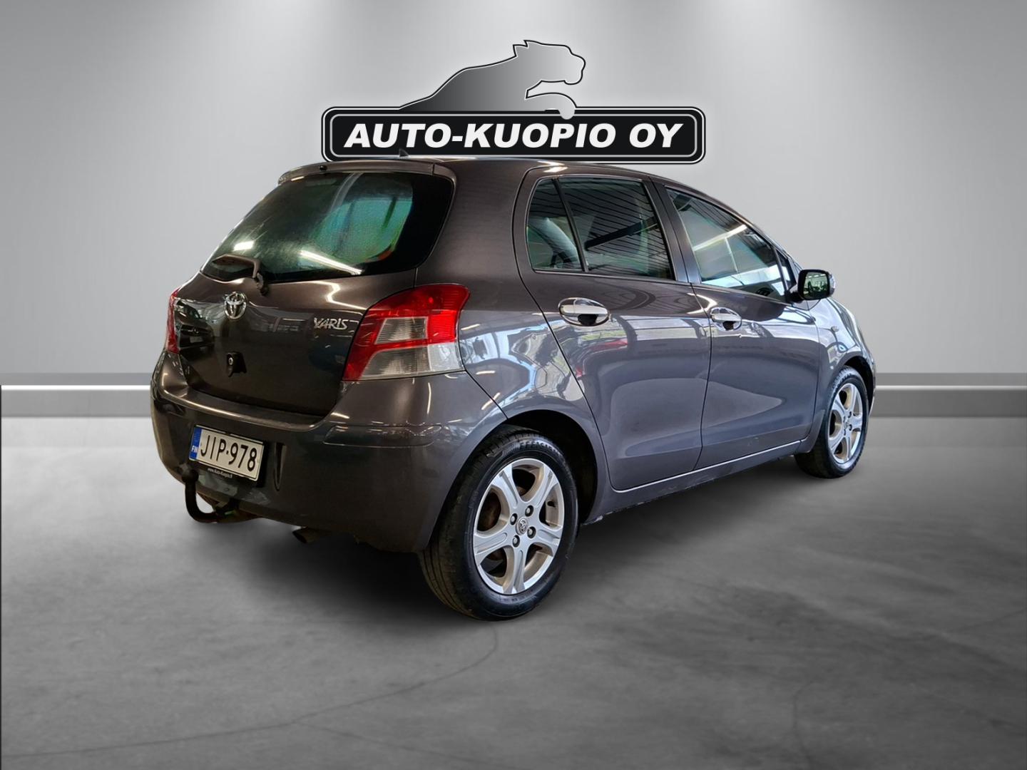 TOYOTA Yaris 2011