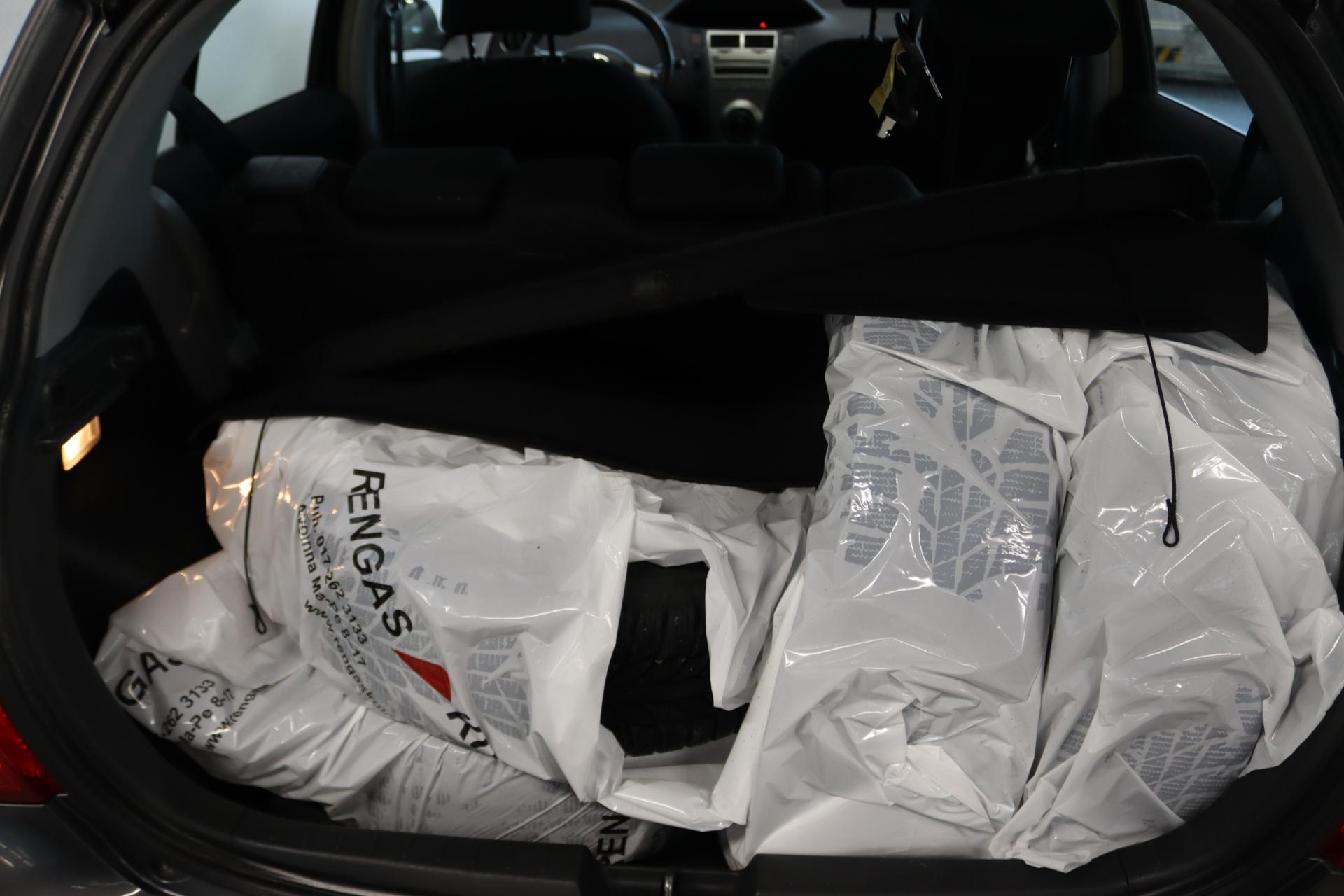 TOYOTA Yaris 2011