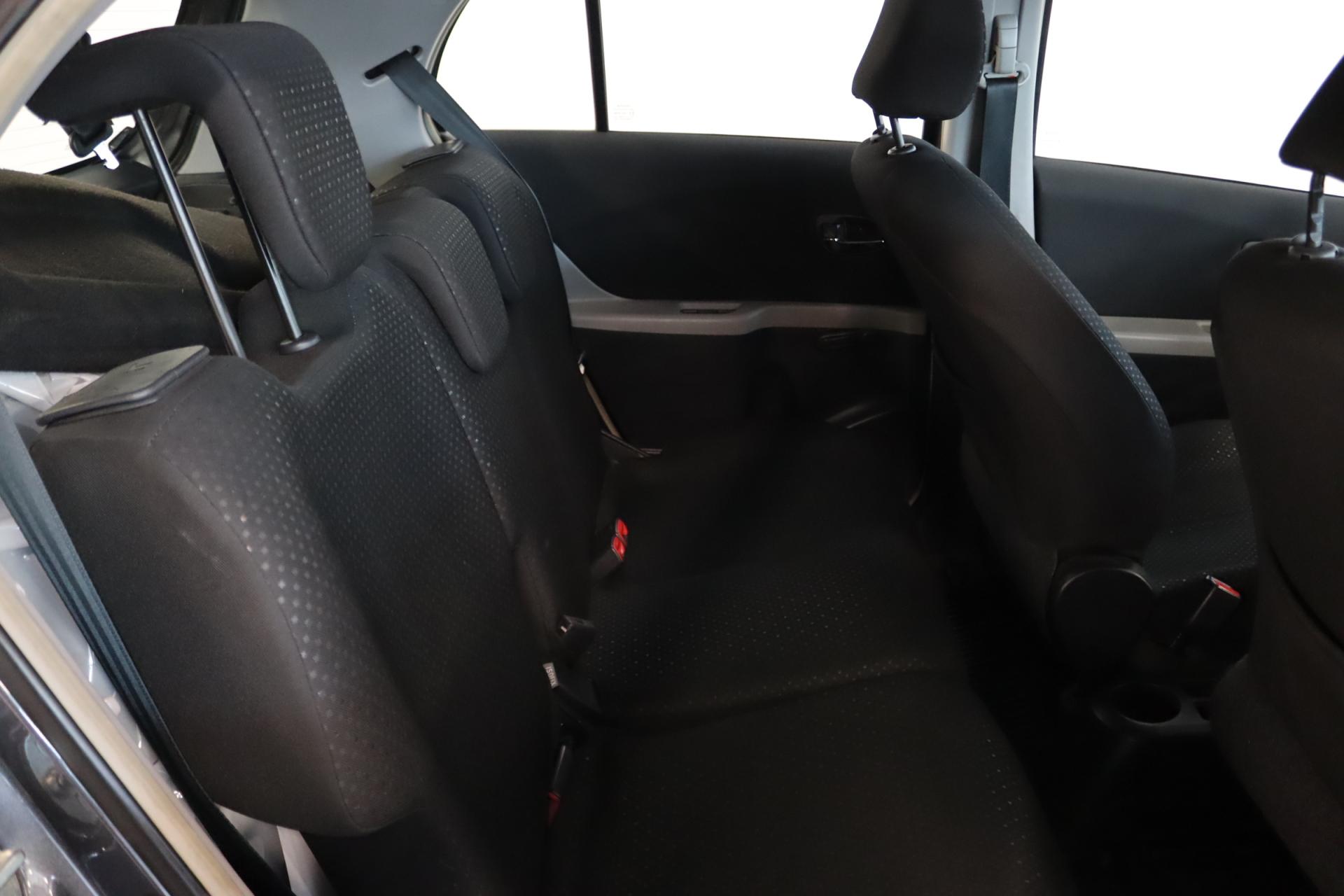 TOYOTA Yaris 2011