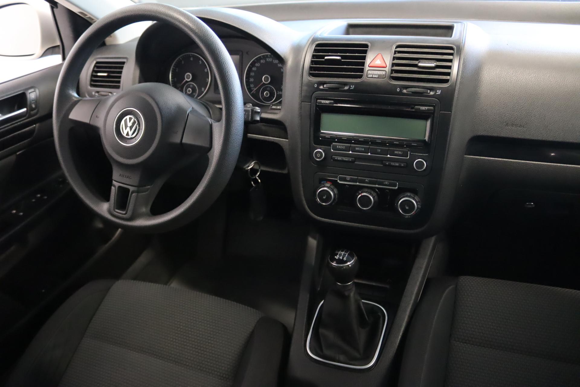 VOLKSWAGEN Jetta 2010