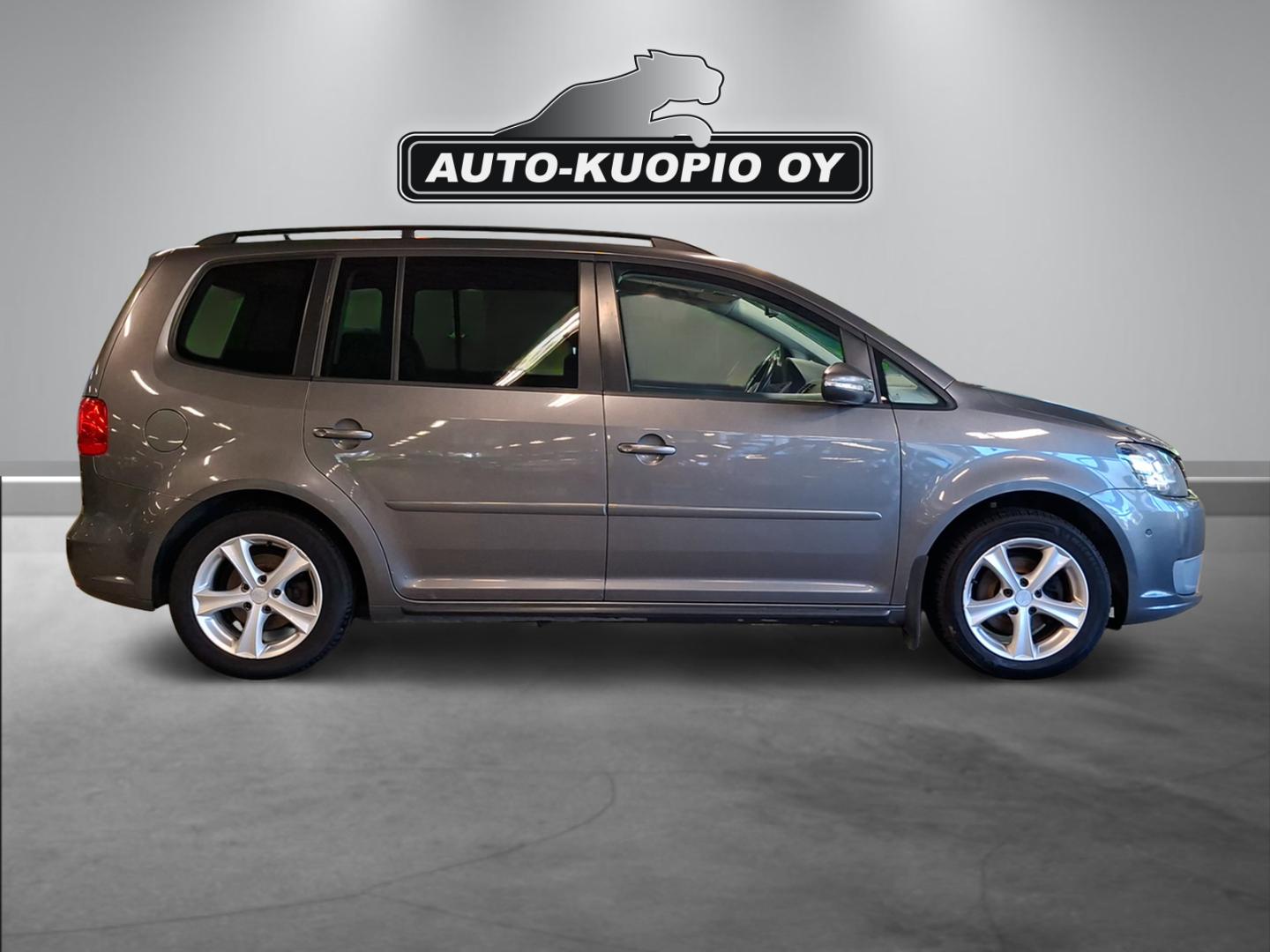 VOLKSWAGEN Touran 2011