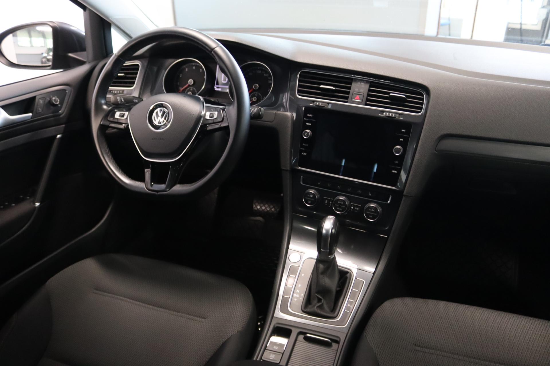 VOLKSWAGEN Golf 2018