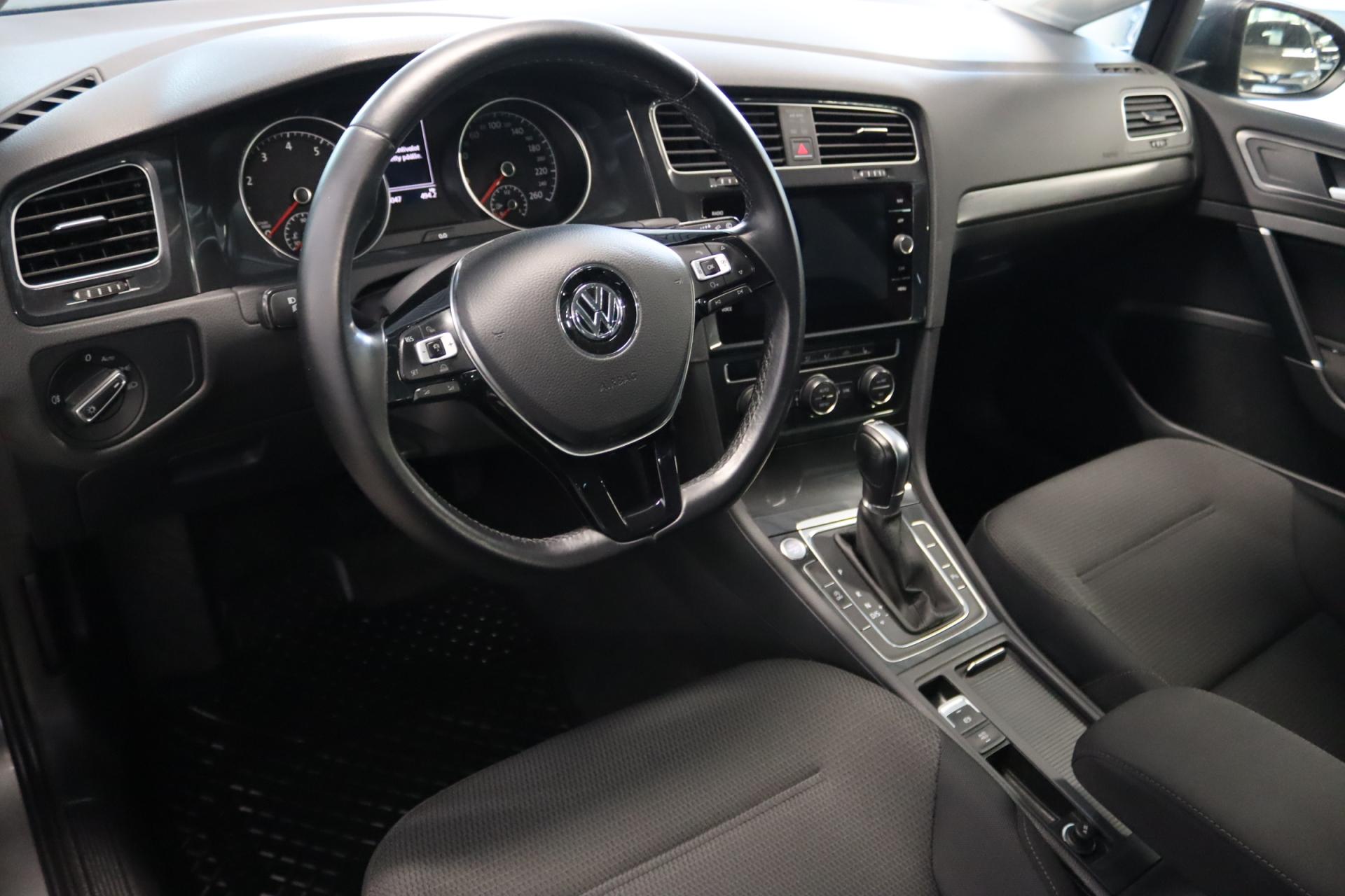 VOLKSWAGEN Golf 2018