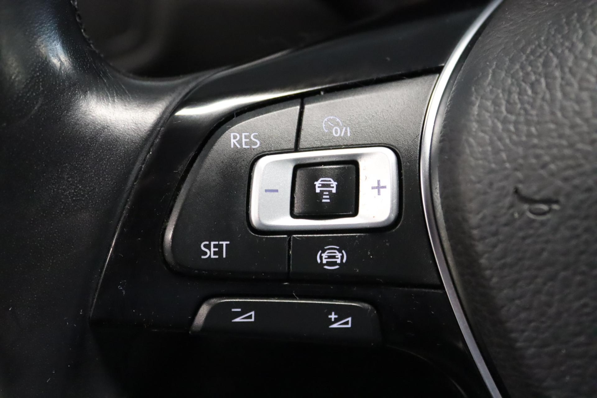 VOLKSWAGEN Golf 2020