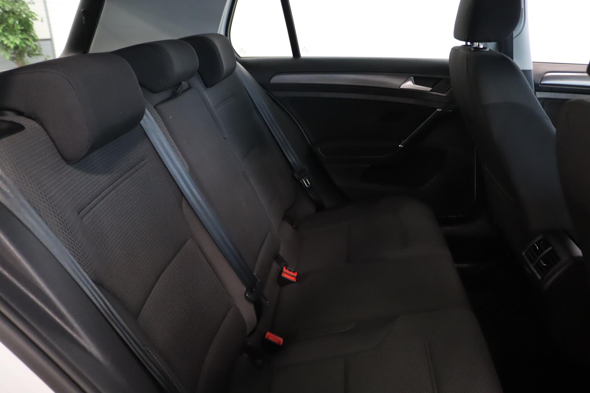 VOLKSWAGEN Golf 2020
