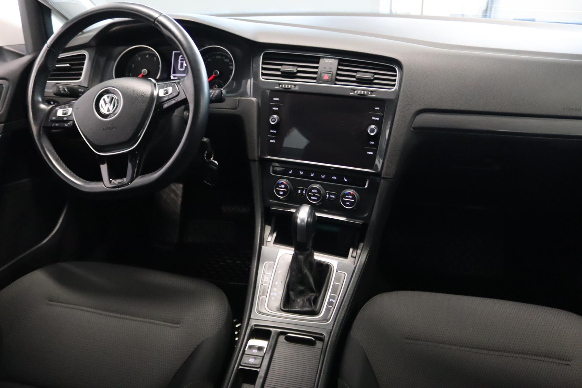 VOLKSWAGEN Golf 2020