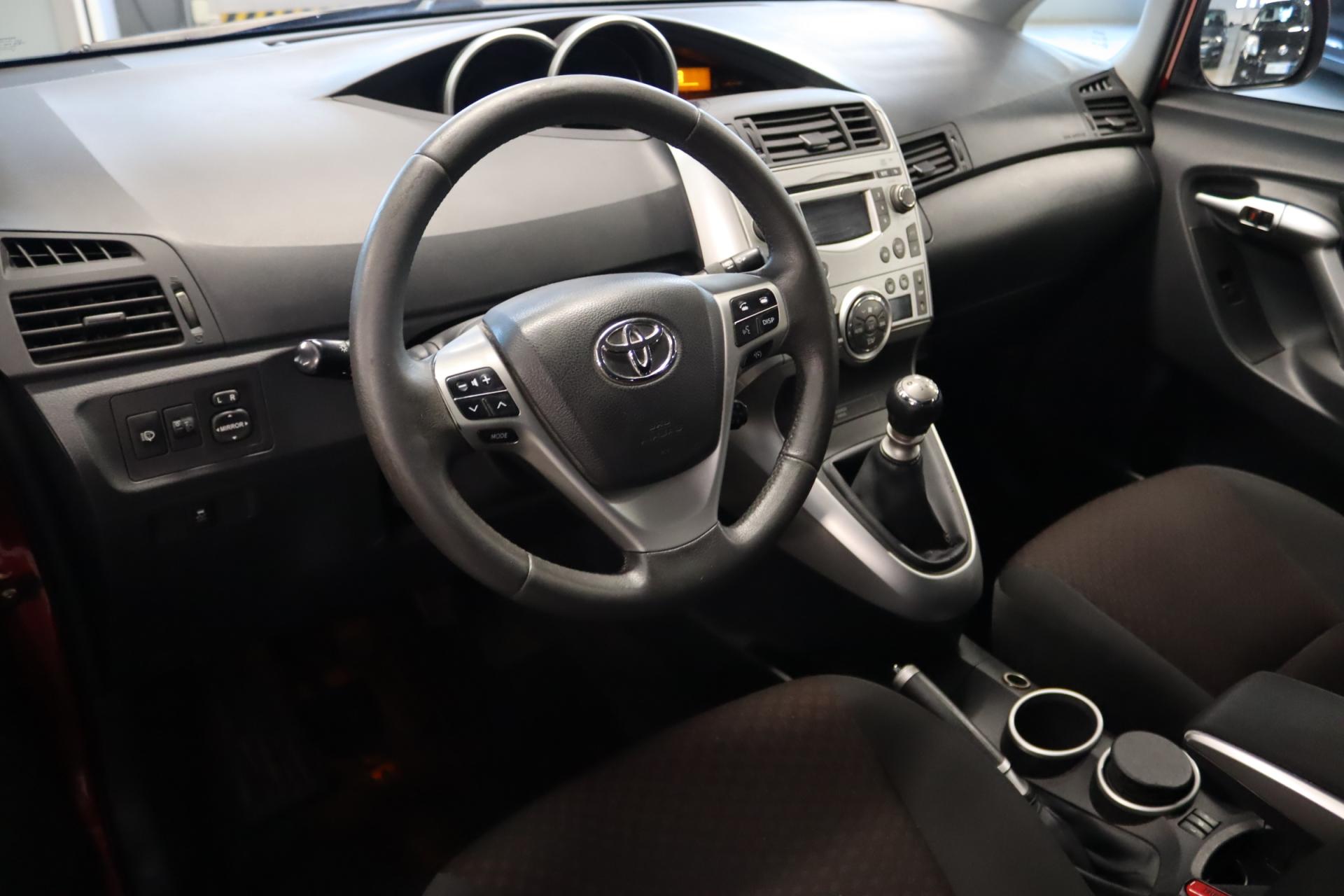 TOYOTA Verso 2011