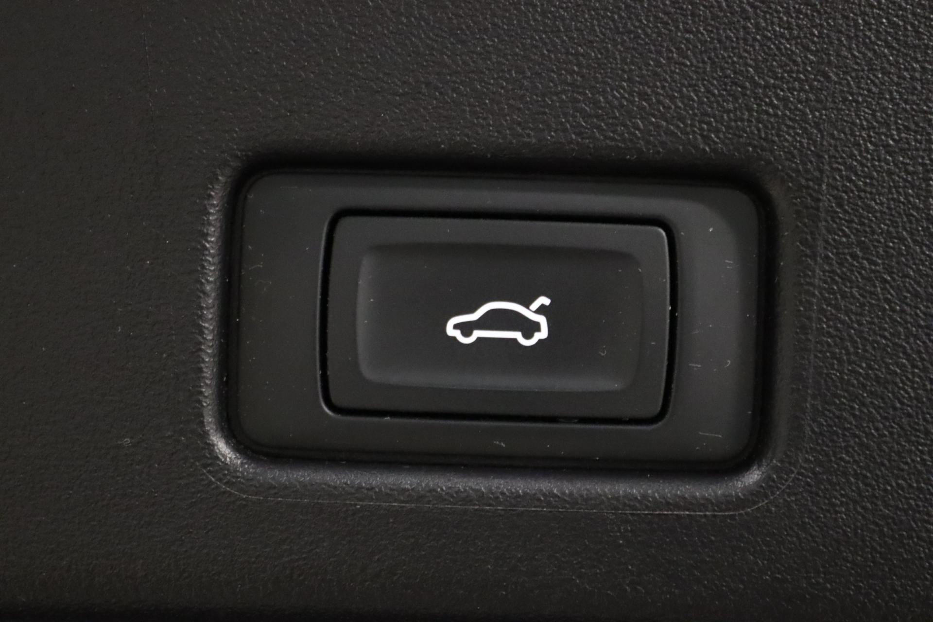 AUDI Q4 e-tron 2022