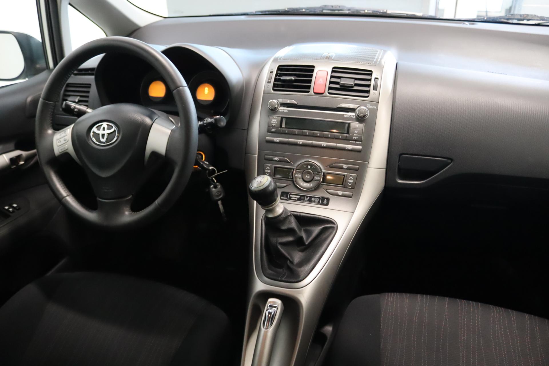 TOYOTA Auris 2010