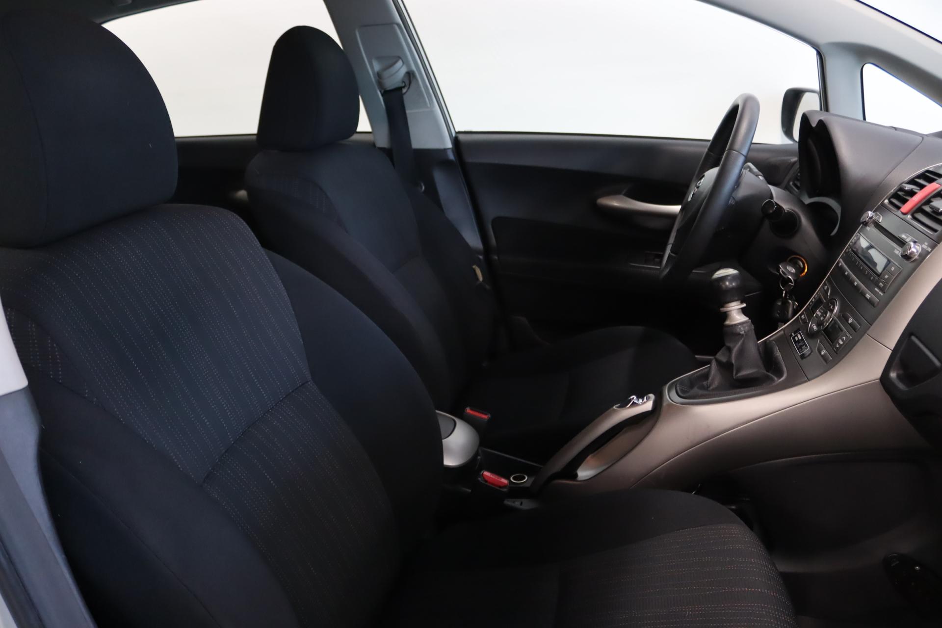 TOYOTA Auris 2010