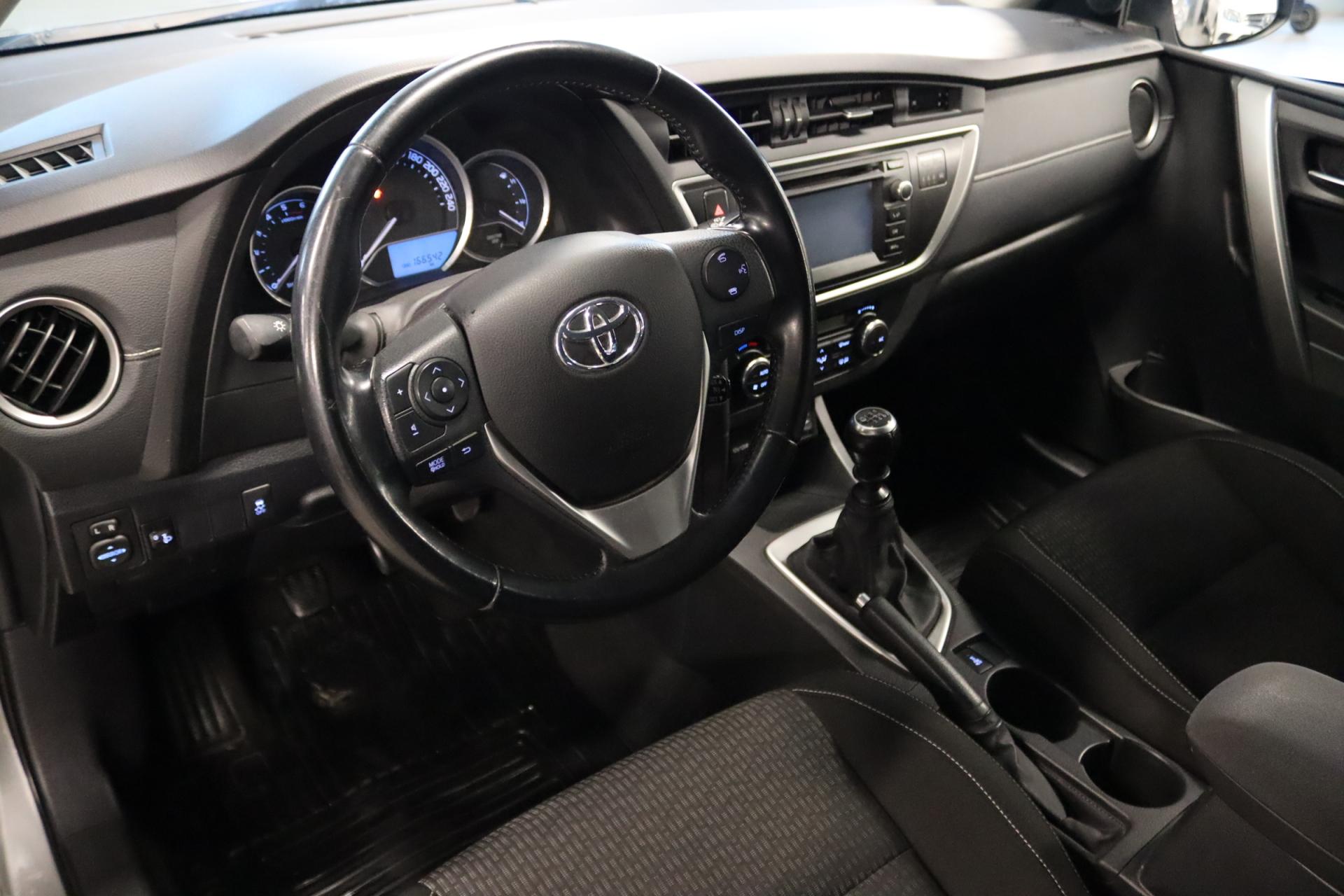 TOYOTA Auris 2014