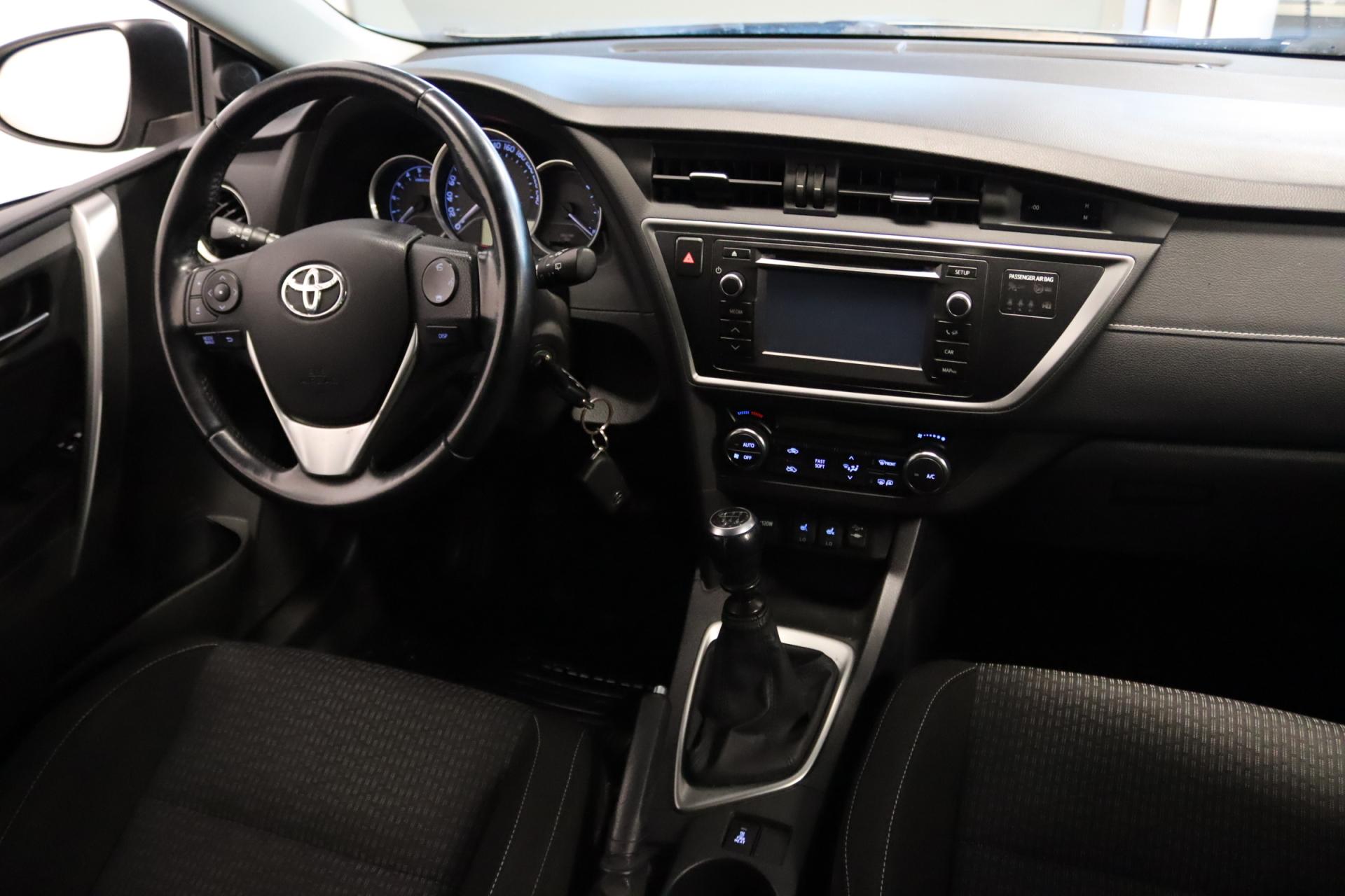 TOYOTA Auris 2014