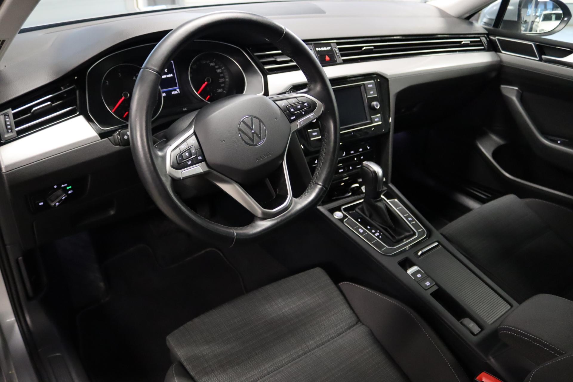 VOLKSWAGEN Passat 2022