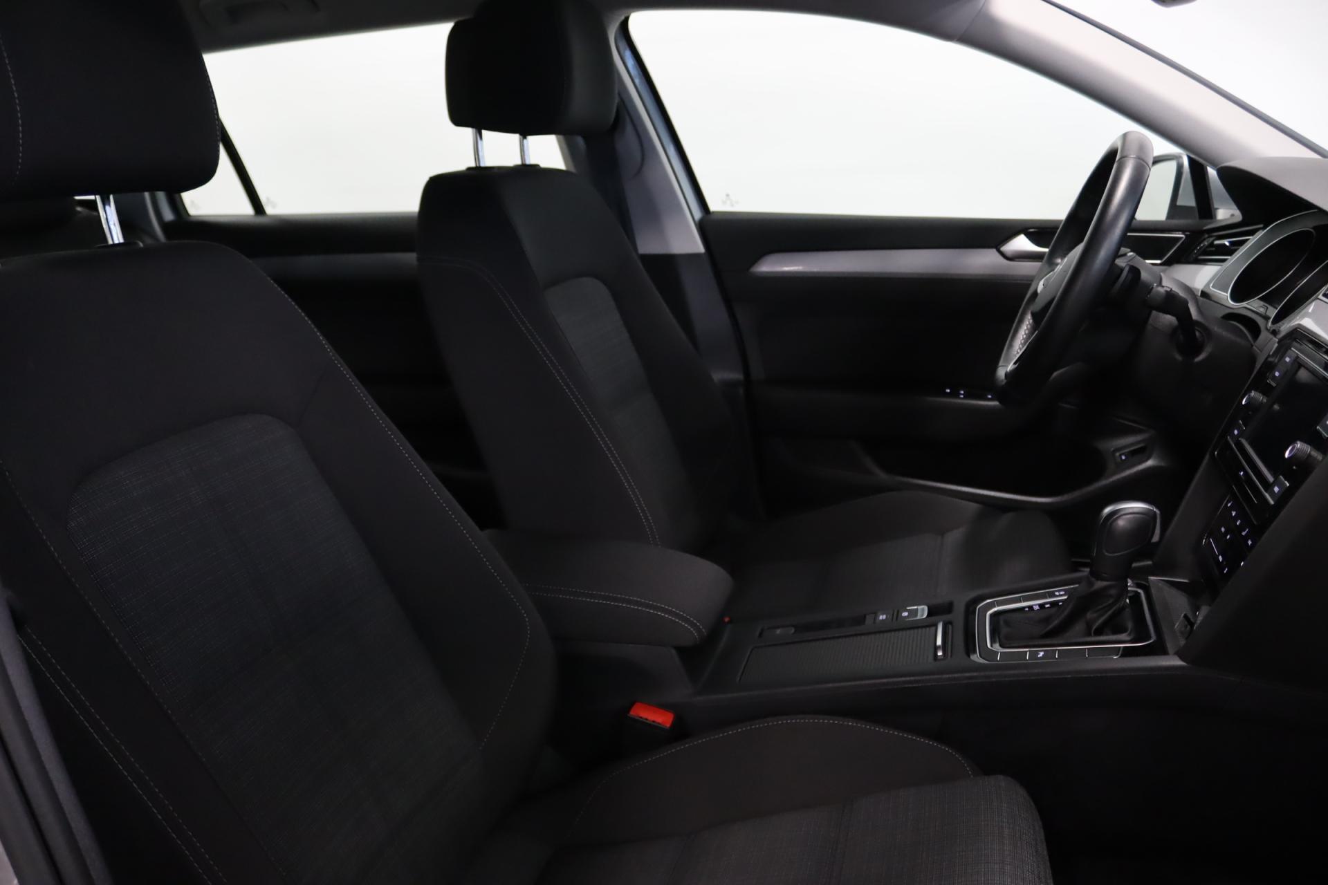 VOLKSWAGEN Passat 2022